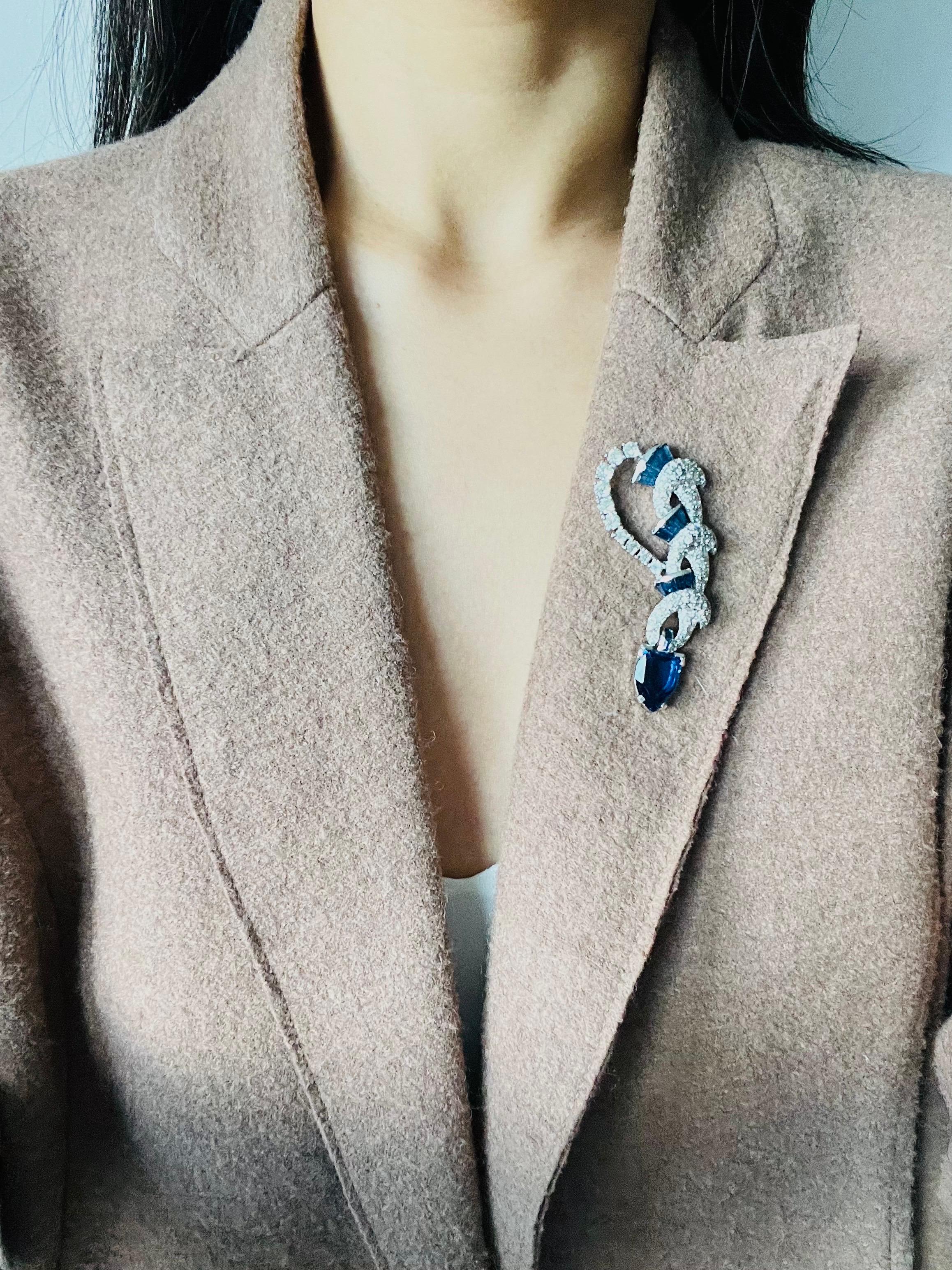 Kramer of New York Vintage 1950s Sapphire Navy Crystals Water Drop Knot Brooch 2
