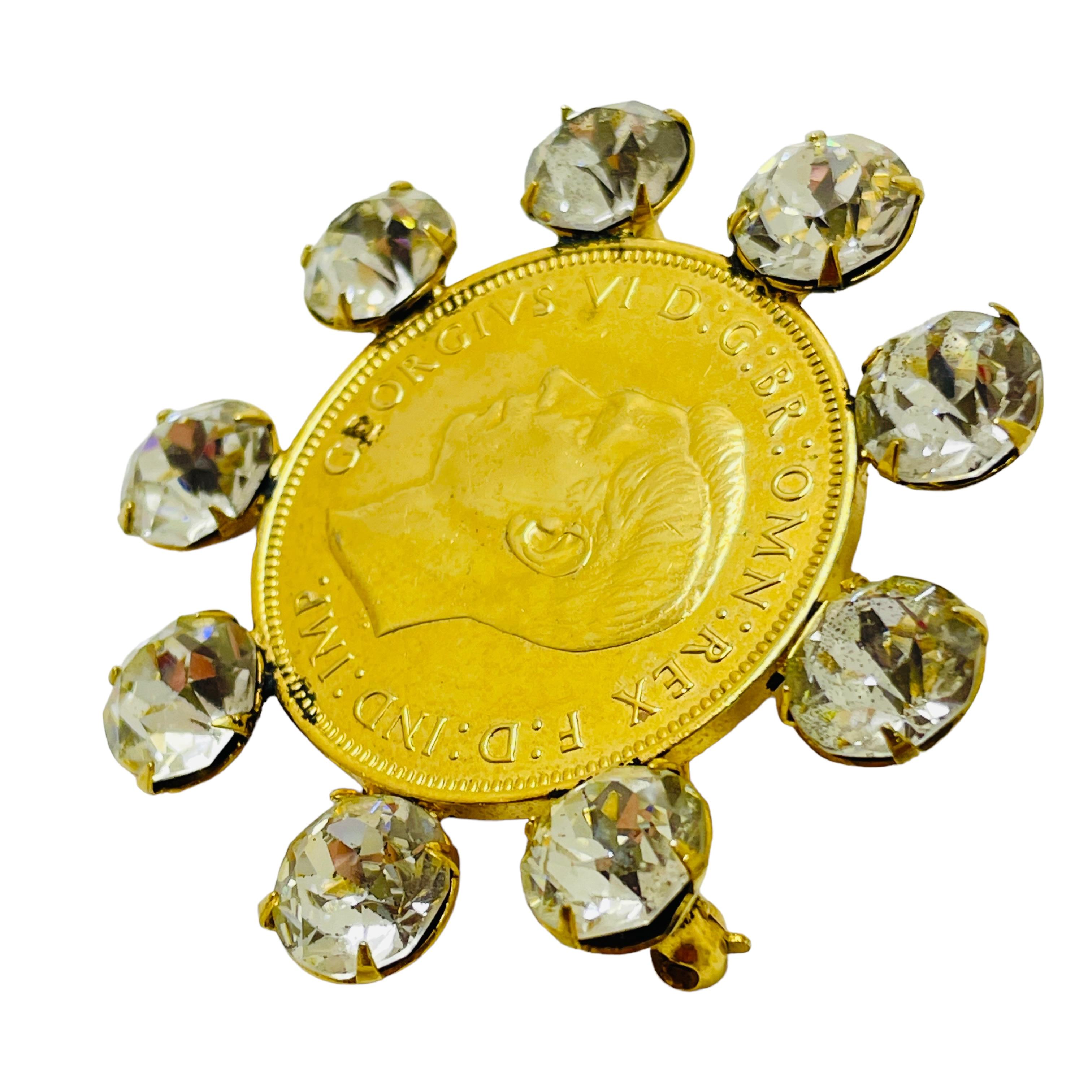 Women's or Men's KRAMER of NEW YORK vintage gold one penny coin glass designer brooch For Sale