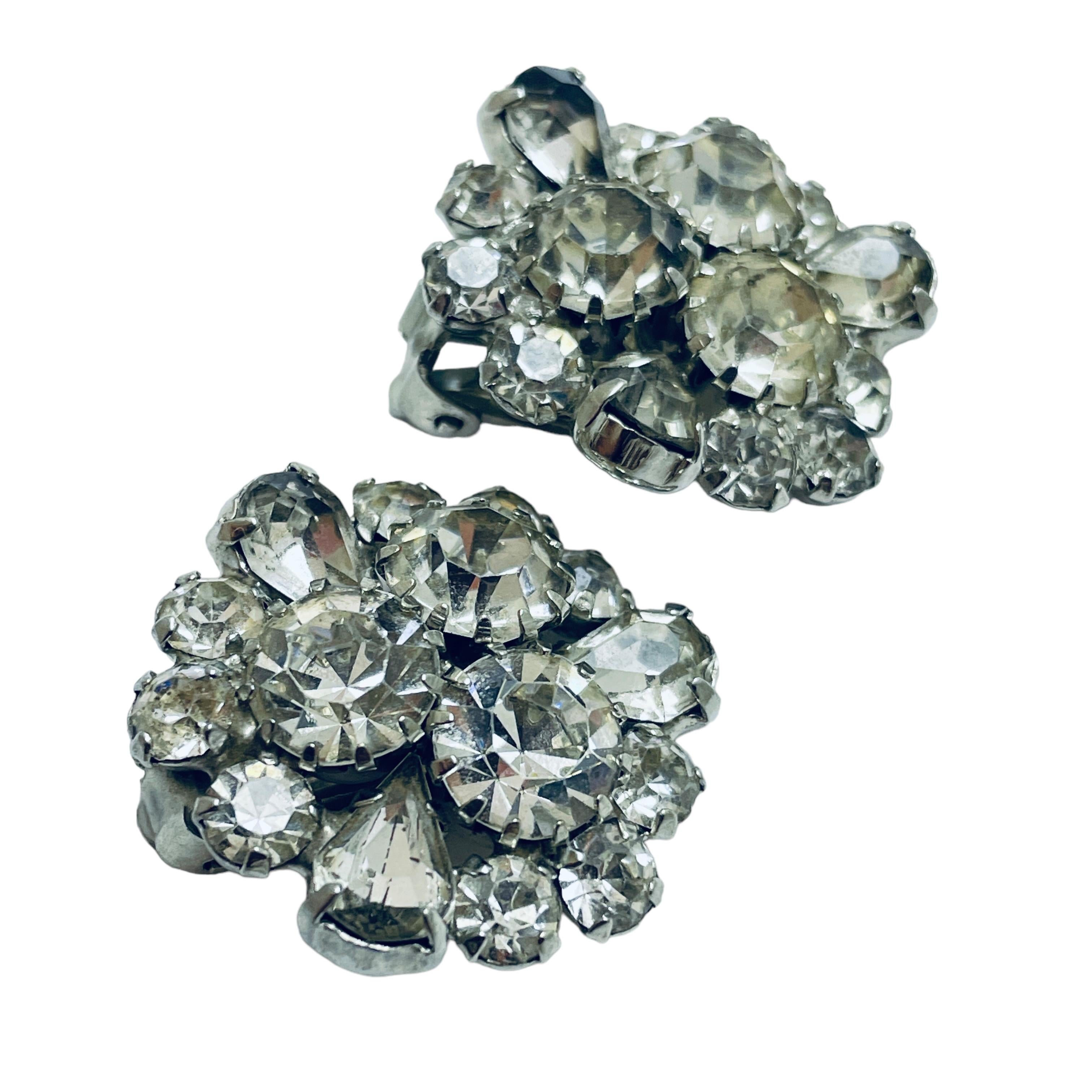 DETAILS

• signed KRAMER  

• silver tone with rhinestones 

• vintage designer earrings

MEASUREMENTS  

• 

CONDITION

•  very good vintage condition with minimal signs of wear 

 Sku 42

❤️❤️  VINTAGE DESIGNER JEWELRY ❤️❤️

❤️❤️  ALEXANDER’S