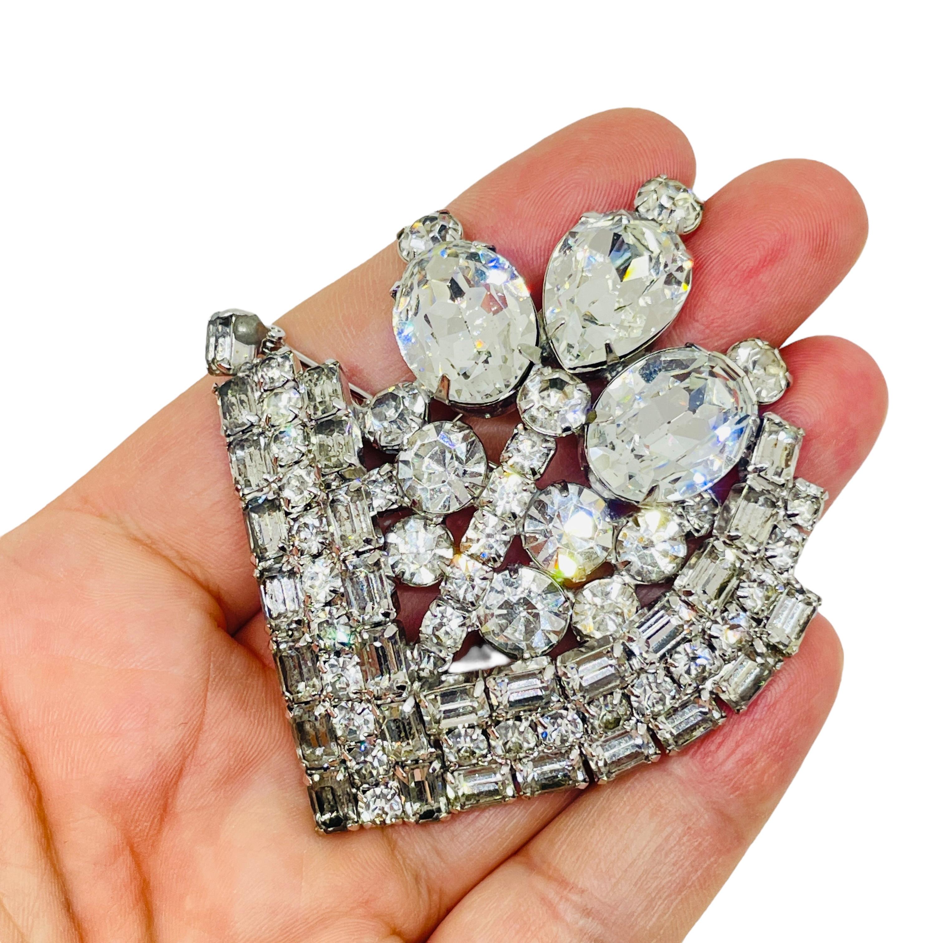 Women's KRAMER signed vintage silver tone sparkly glass stones designer brooch For Sale