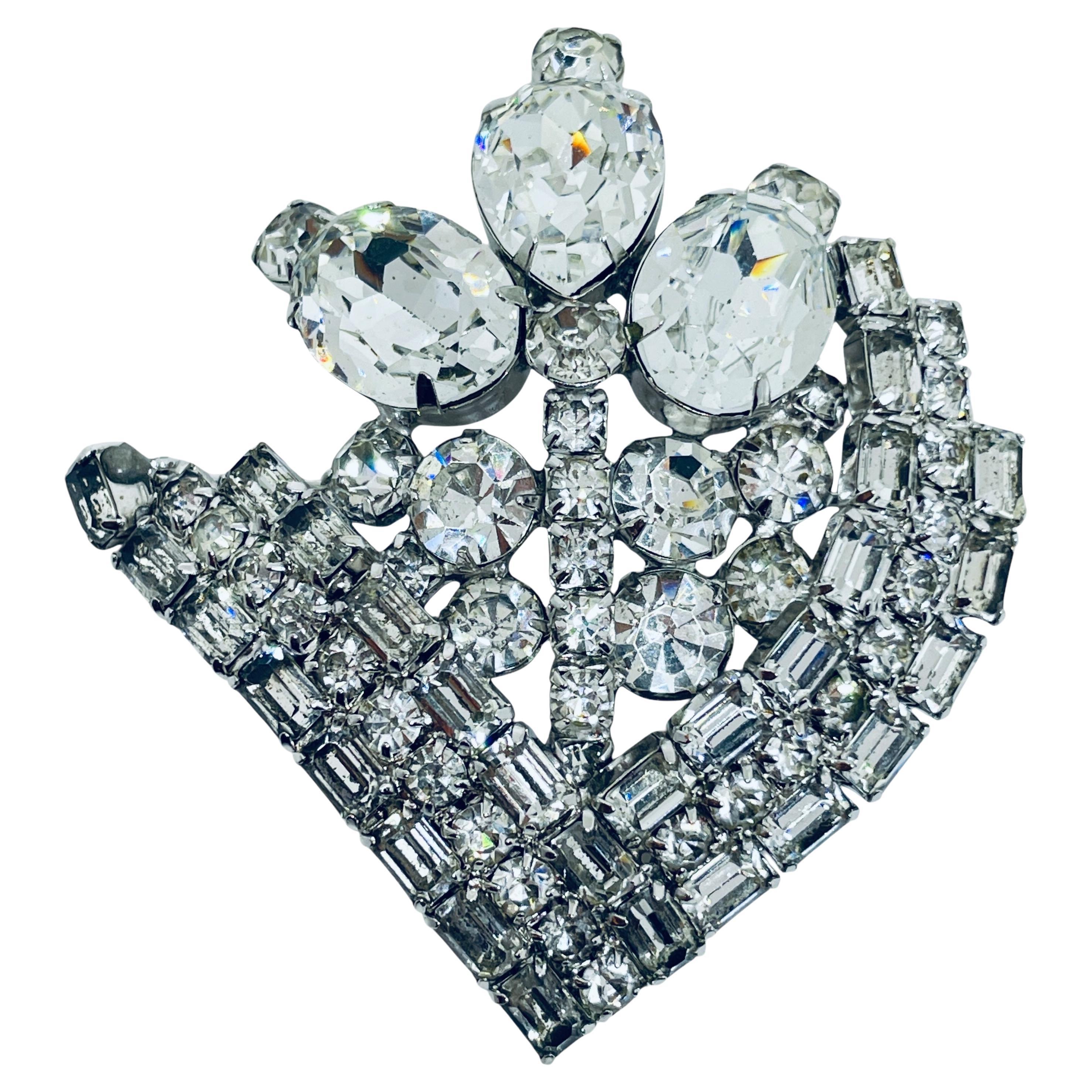 KRAMER signed vintage silver tone sparkly glass stones designer brooch For Sale
