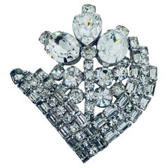 KRAMER signed Vintage silver tone sparkly glass stones designer brooch