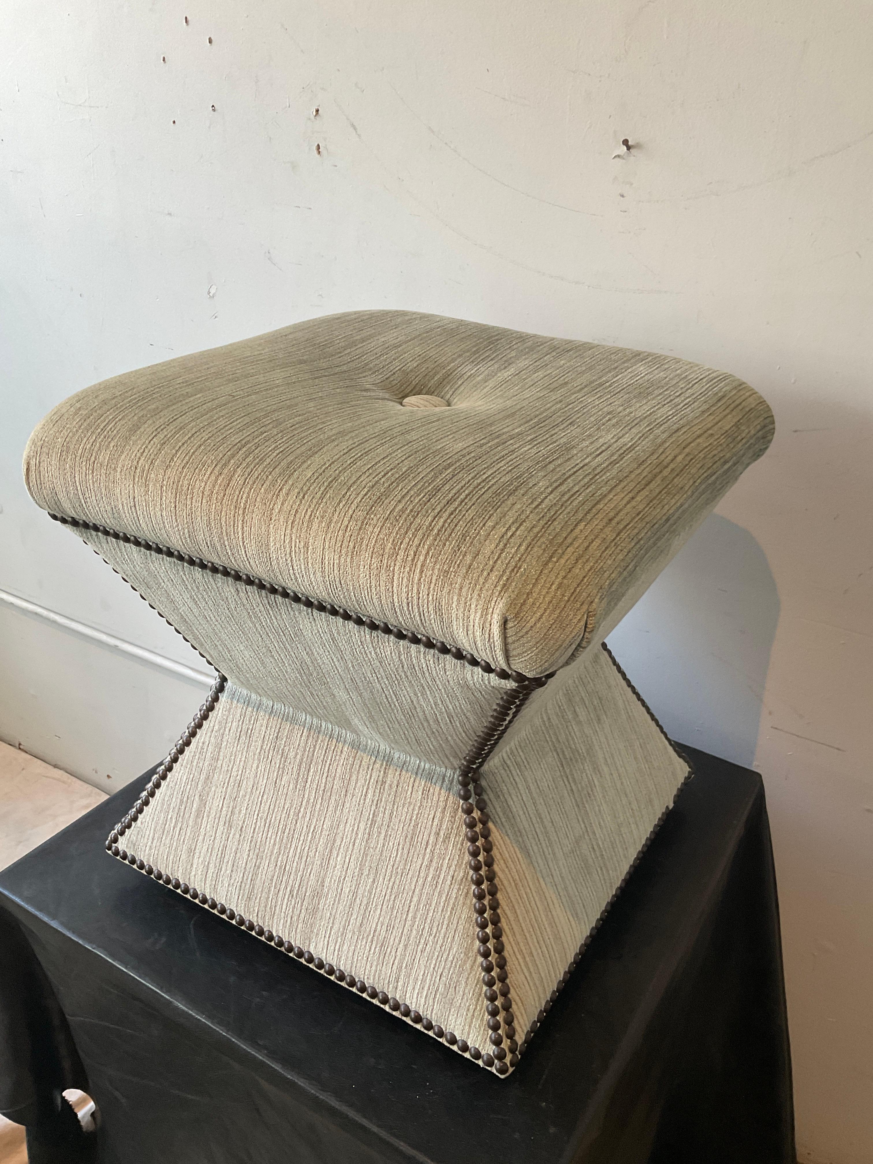 Kravet  Ottoman Aiden à simple face Bon état - En vente à Tarrytown, NY