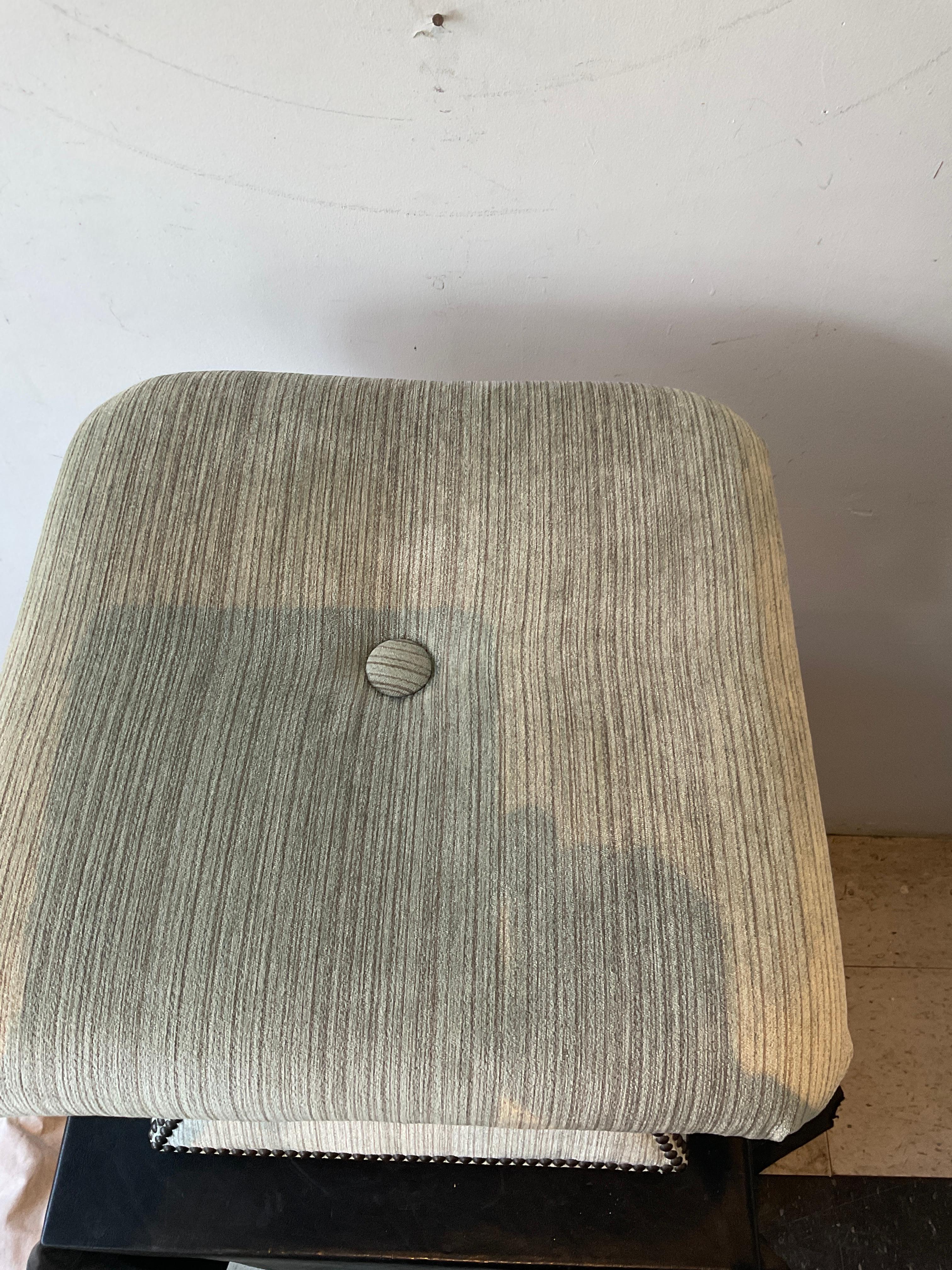 XXIe siècle et contemporain Kravet  Ottoman Aiden à simple face en vente