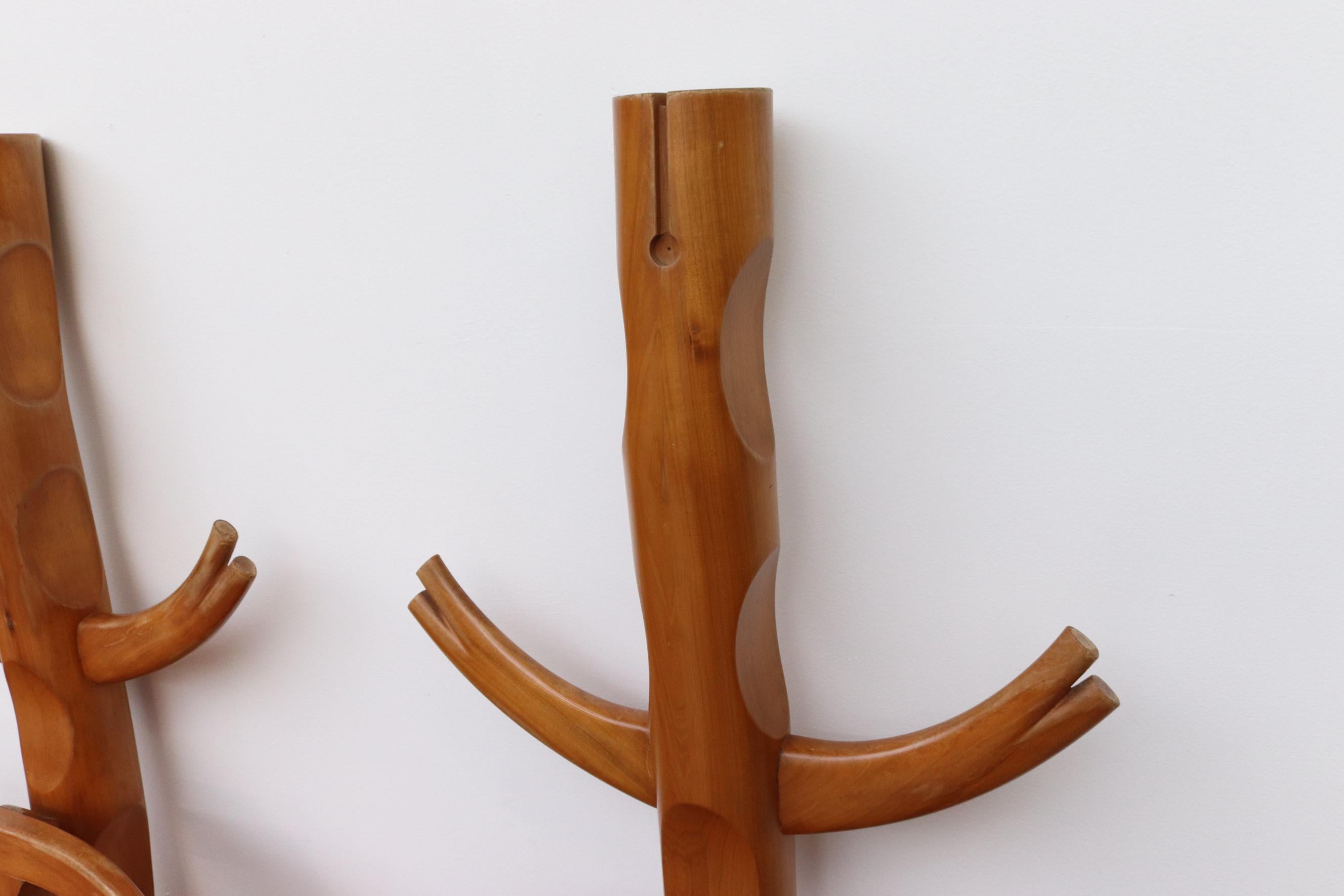 Set di tavoli da gioco su misura in legno intagliato e pelle rossa di metà secolo in vendita 3