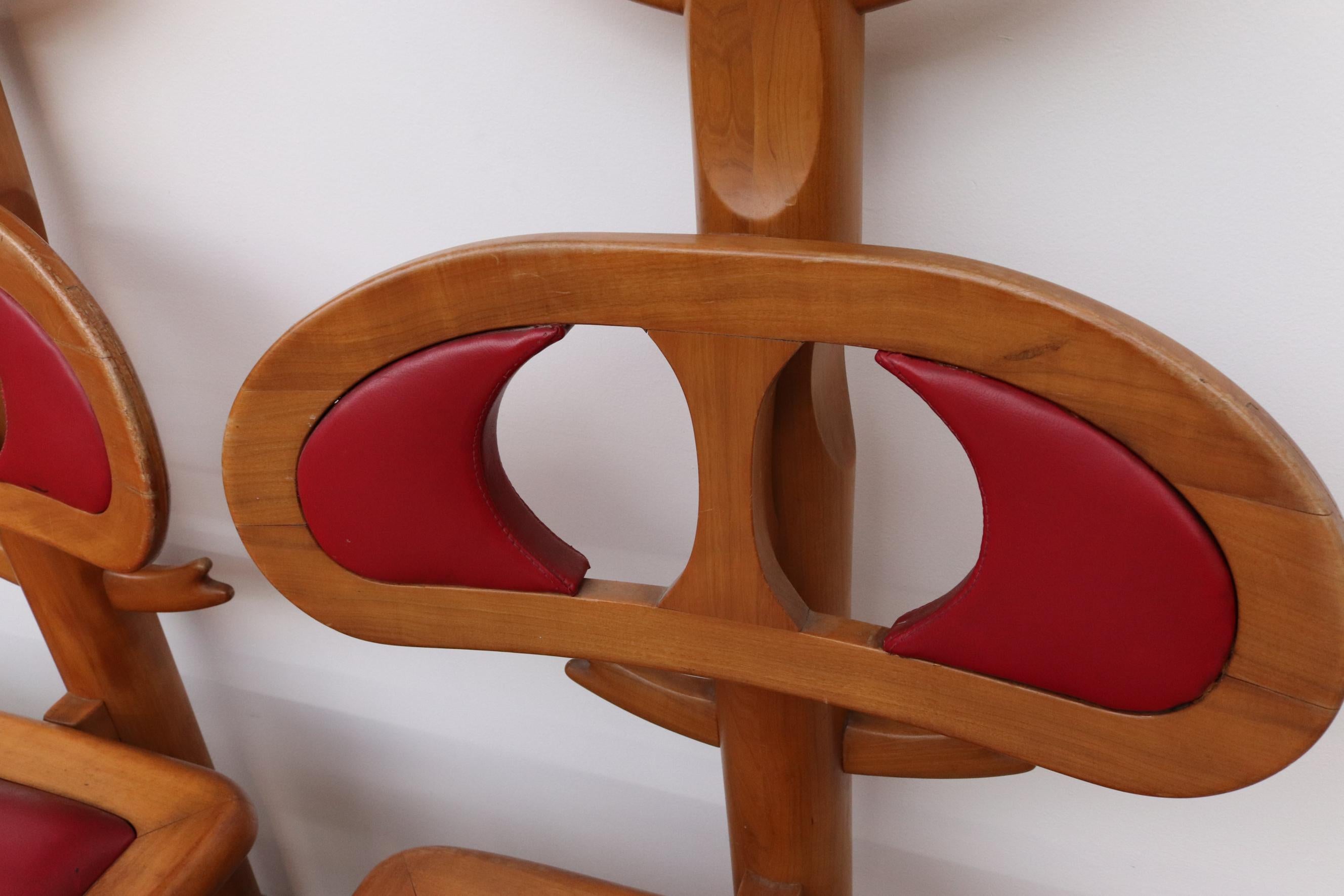 Set di tavoli da gioco su misura in legno intagliato e pelle rossa di metà secolo in vendita 4