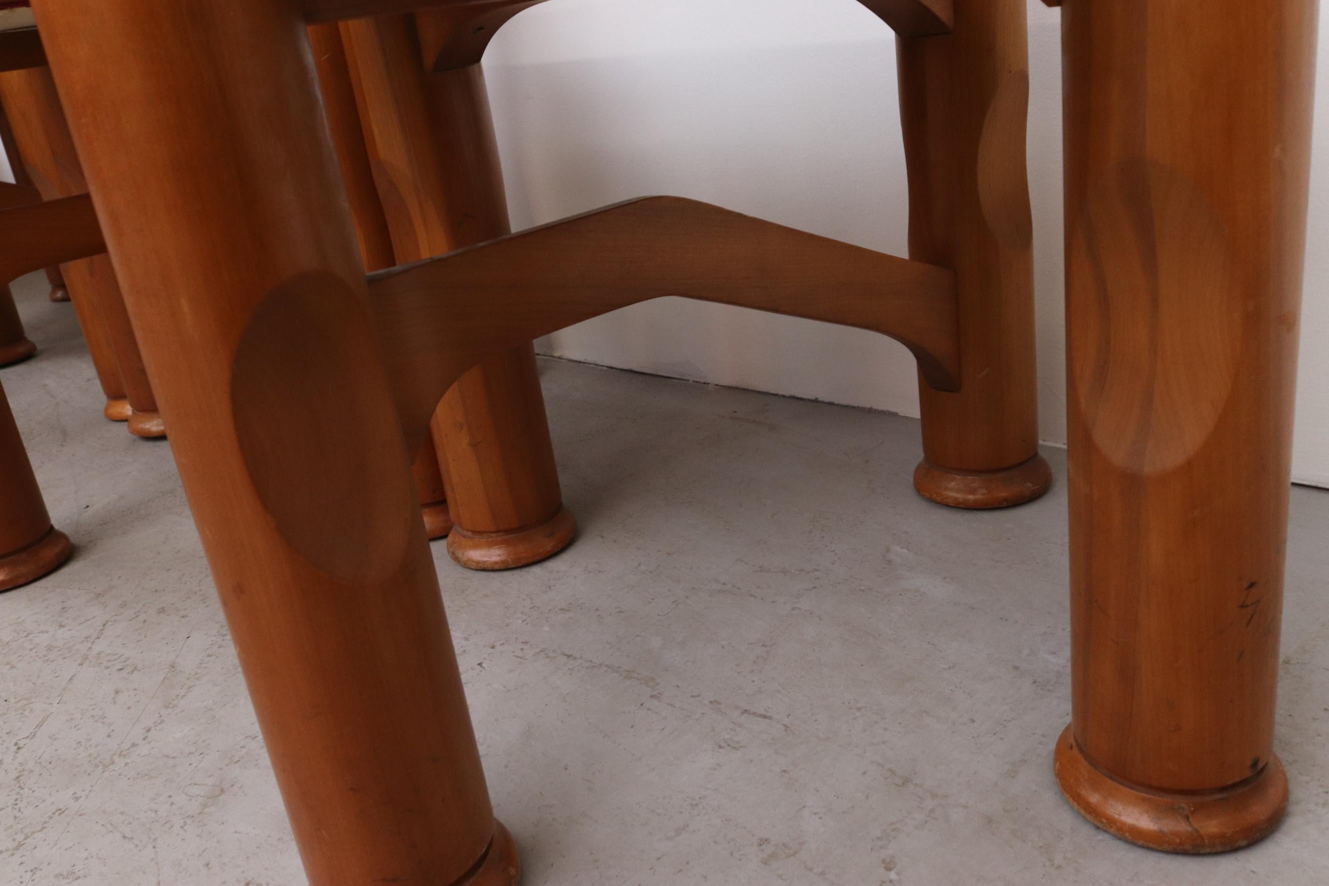 Set di tavoli da gioco su misura in legno intagliato e pelle rossa di metà secolo in vendita 6
