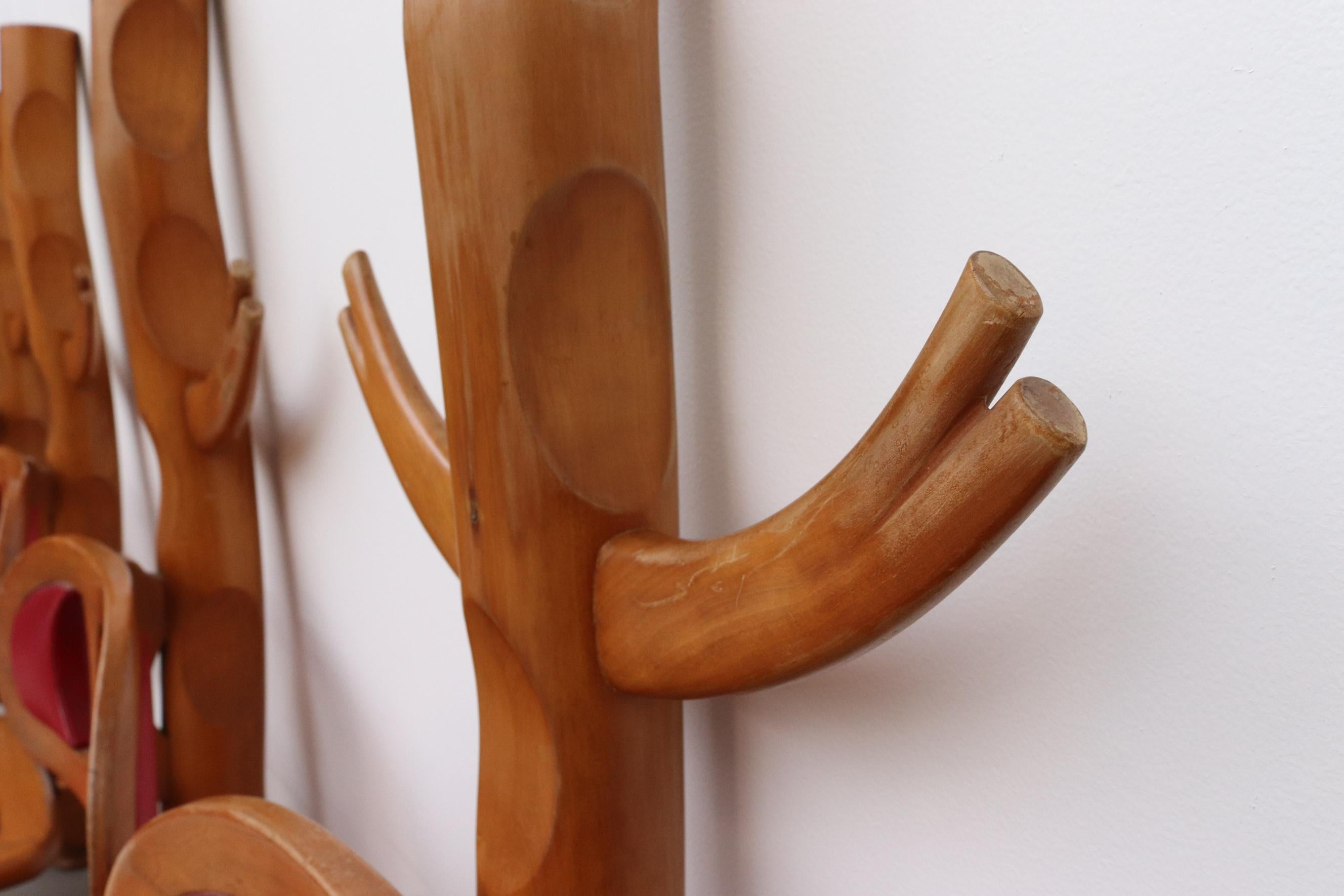 Set di tavoli da gioco su misura in legno intagliato e pelle rossa di metà secolo in vendita 8