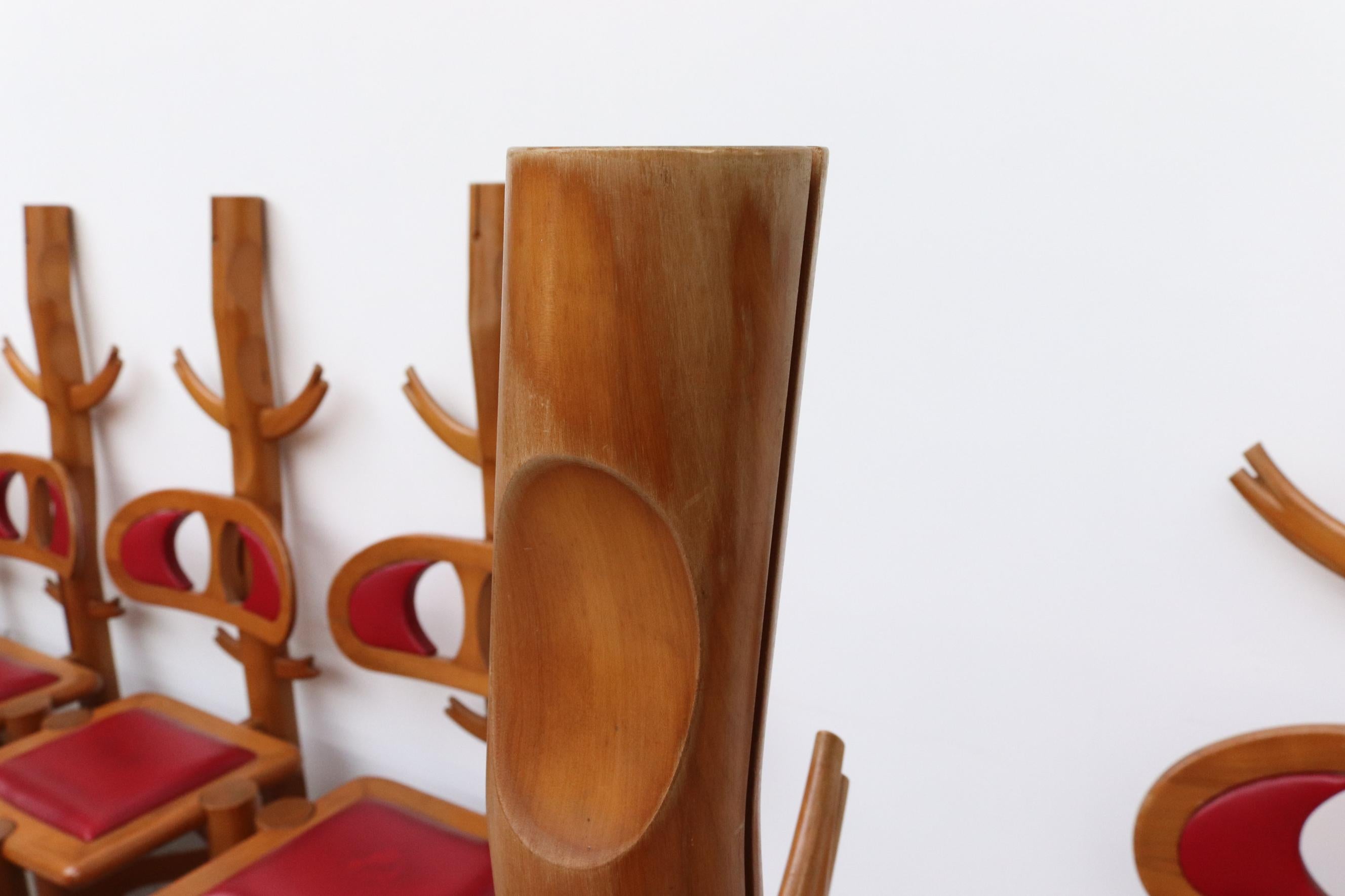 Italienischer Kartenspieltisch aus geschnitztem Holz und rotem Leder, Mitte des Jahrhunderts im Angebot 11