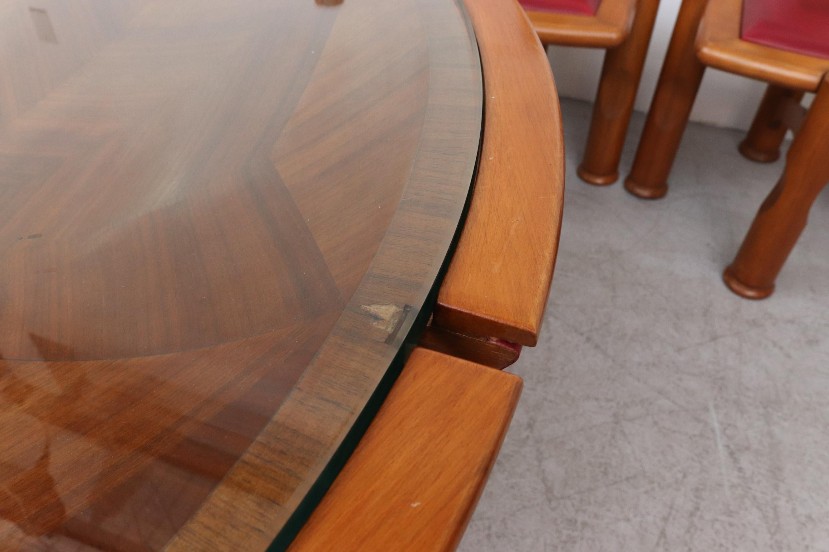 Set di tavoli da gioco su misura in legno intagliato e pelle rossa di metà secolo in vendita 1