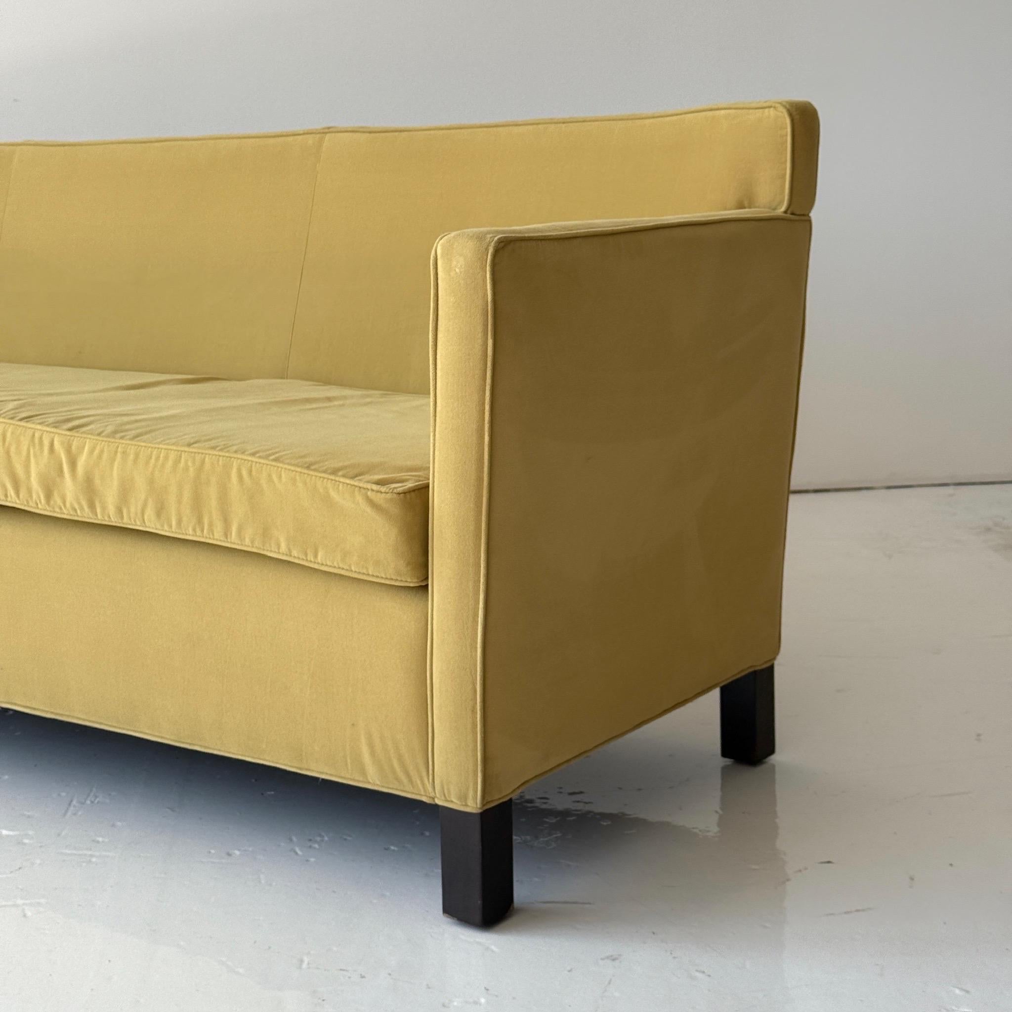 c. 2004. USA. Chaise assortie disponible. Rembourré en velours Knoll Textiles. 

