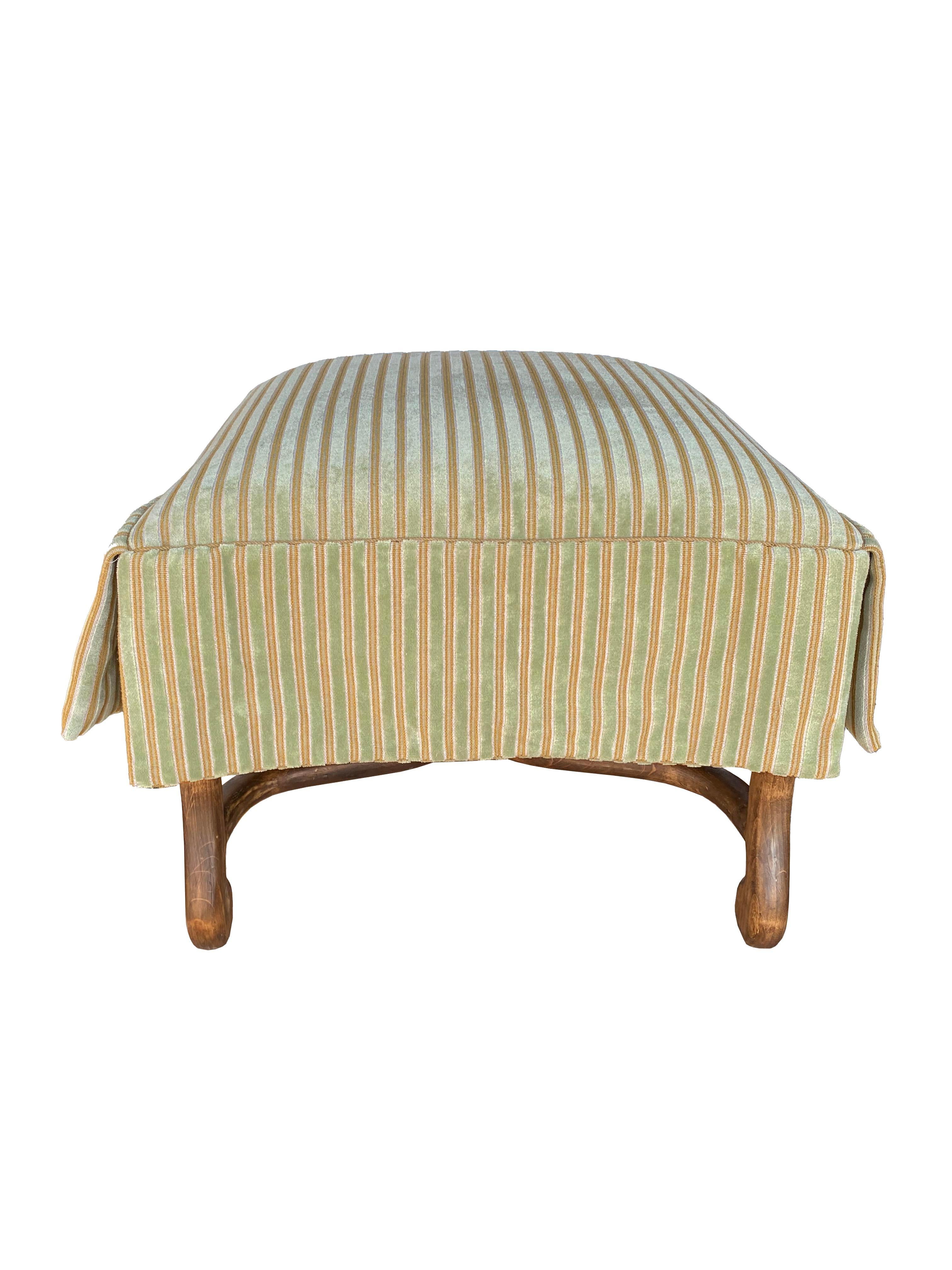 Américain Ottoman Kreiss avec un tissu à rayures roses en vente