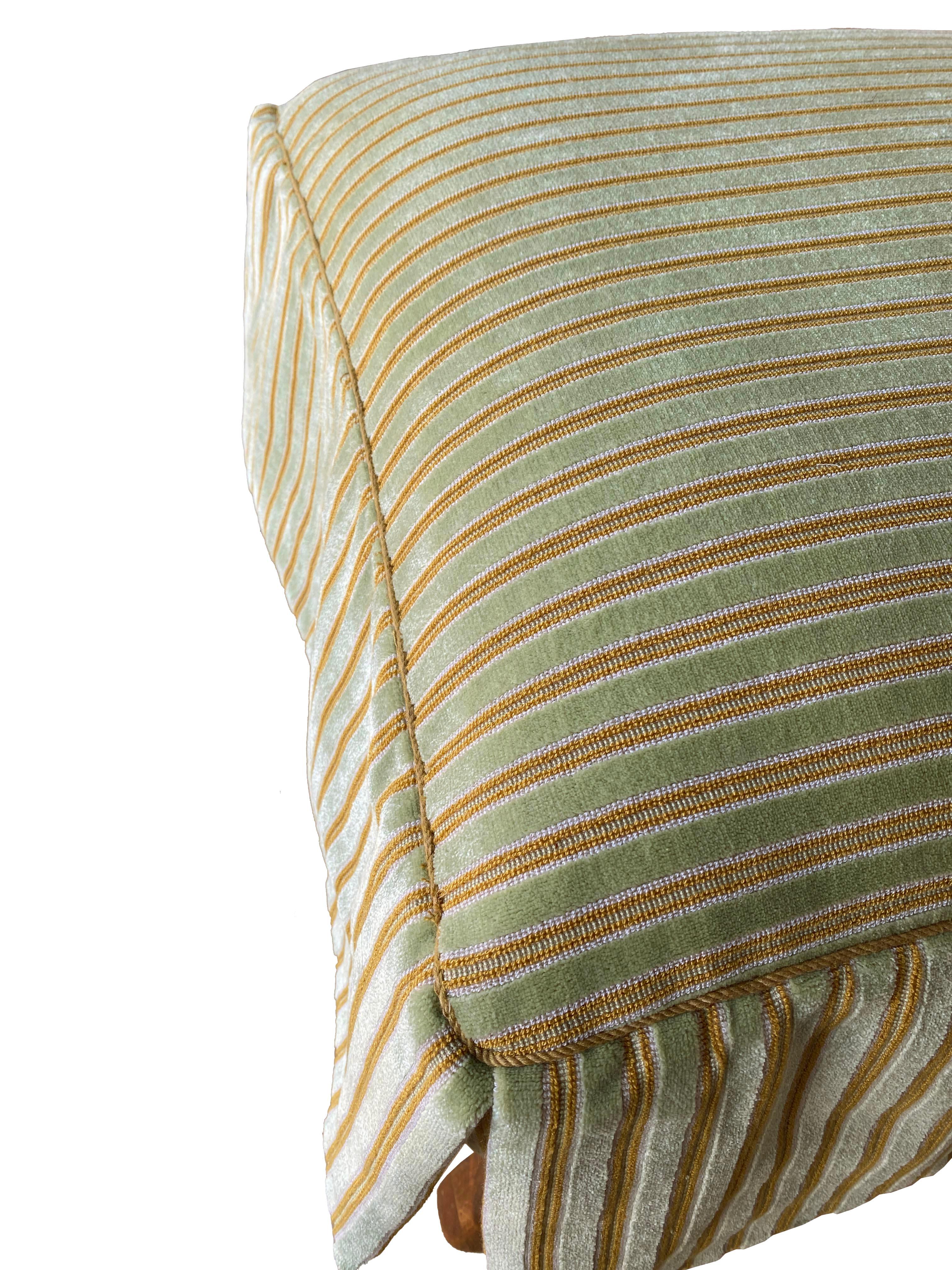 20ième siècle Ottoman Kreiss avec un tissu à rayures roses en vente