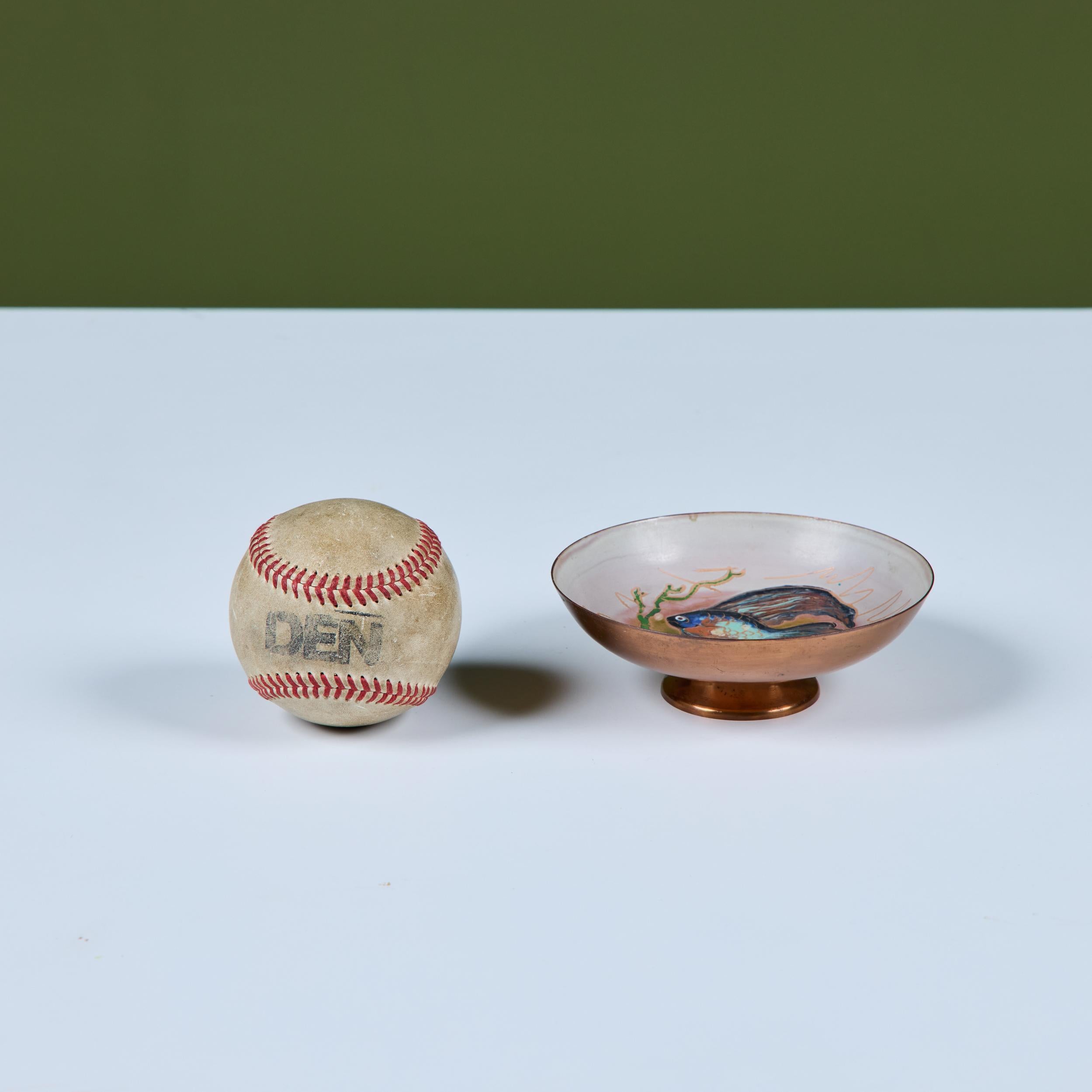 Krelage Kampffisch Schale aus emailliertem Kupfer (Emailliert) im Angebot