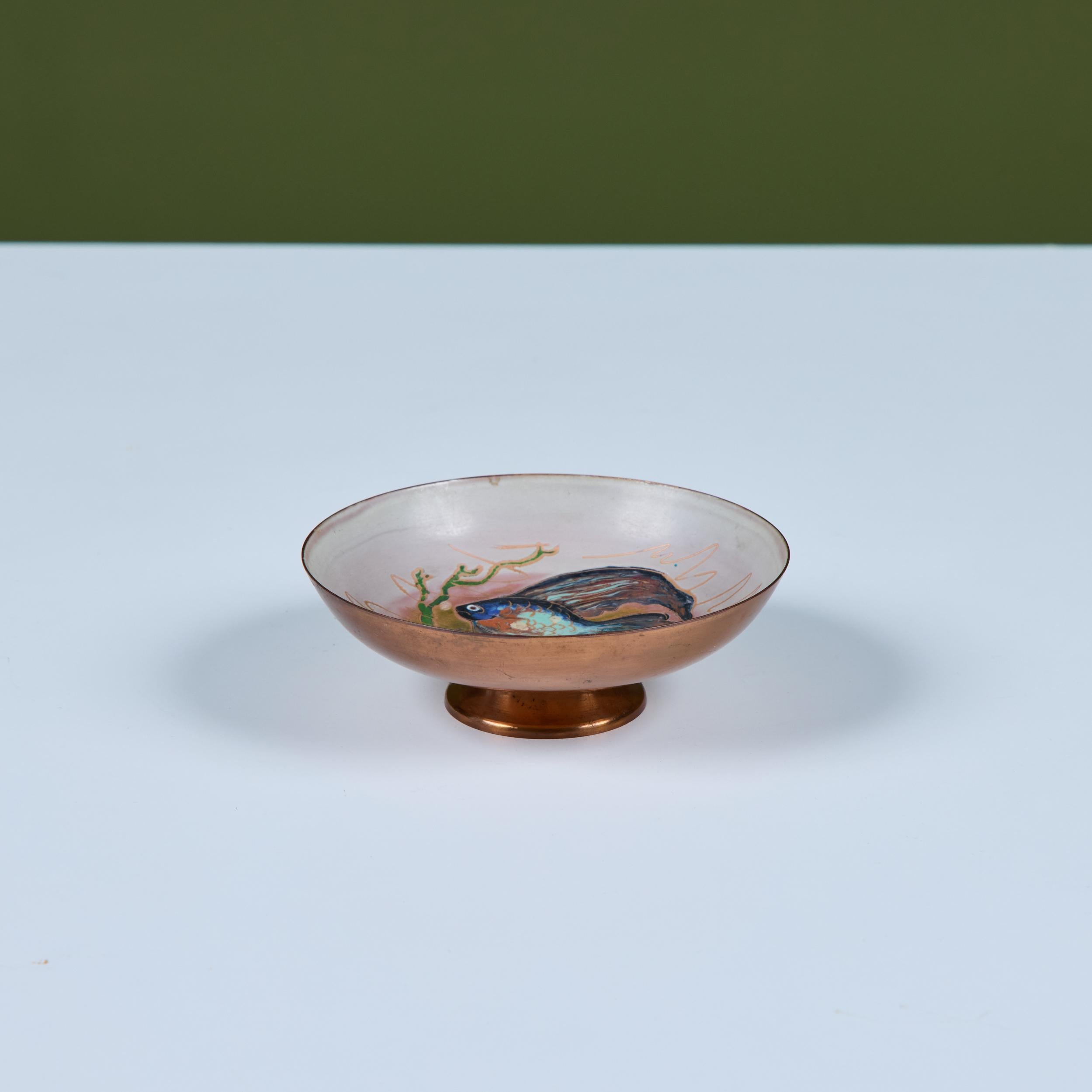 Krelage Kampffisch Schale aus emailliertem Kupfer im Zustand „Gut“ im Angebot in Los Angeles, CA