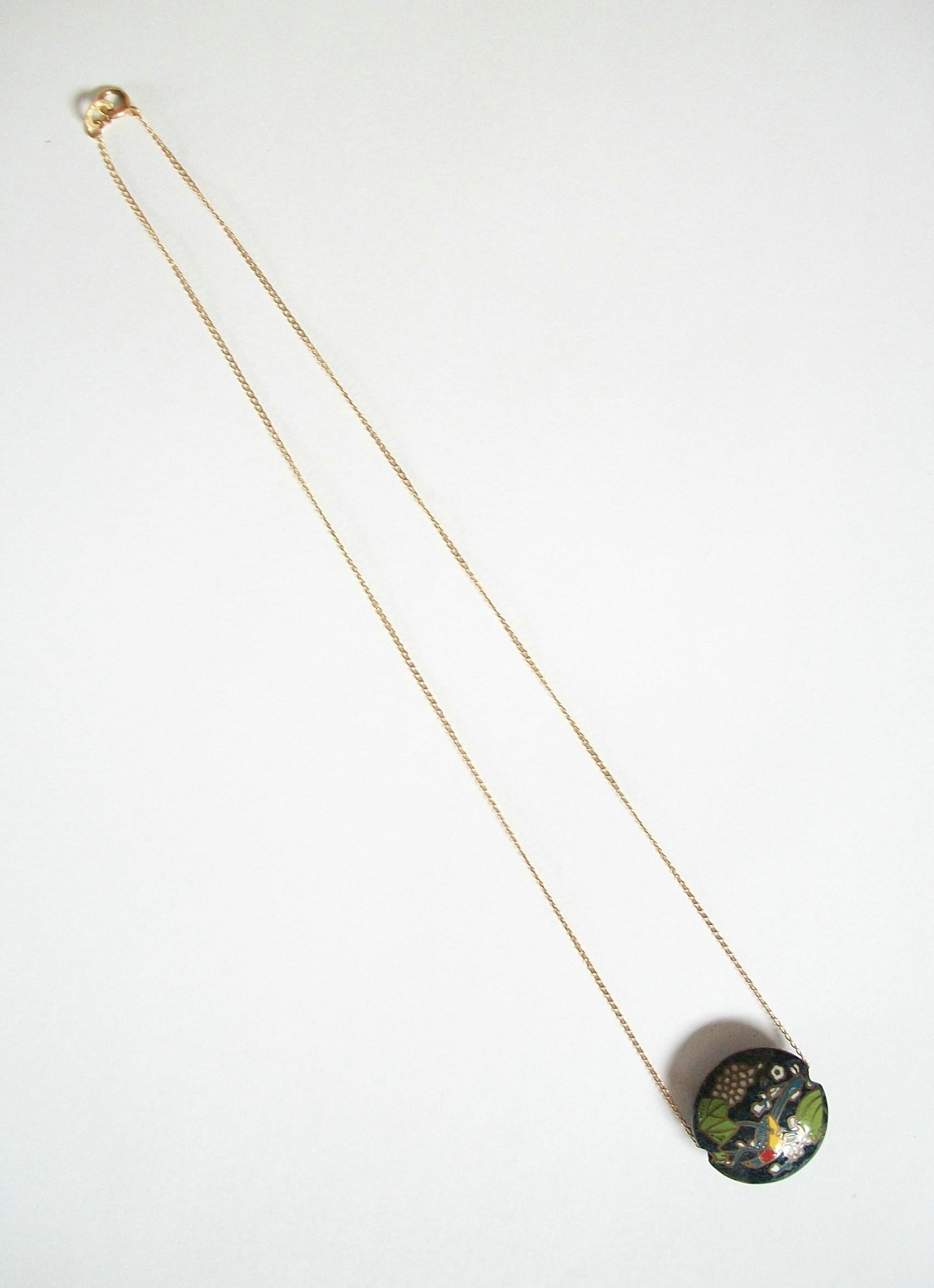 Modern Krementz, 14K Gold Chain Necklace with Enamel Pendant, U.S.A, 20th Century For Sale