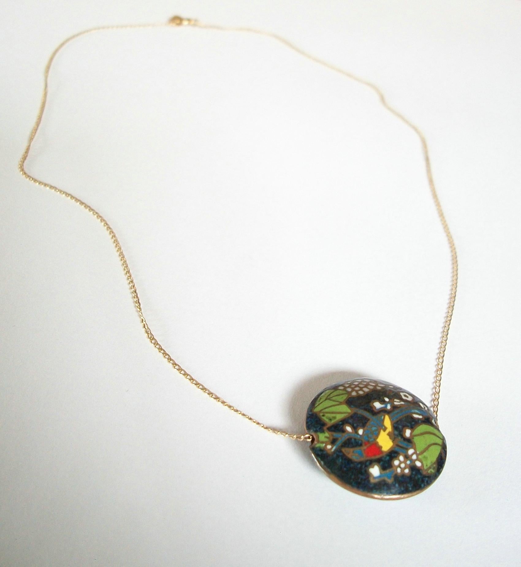 Krementz, 14K Gold Chain Necklace with Enamel Pendant, U.S.A, 20th Century In Good Condition For Sale In Chatham, CA