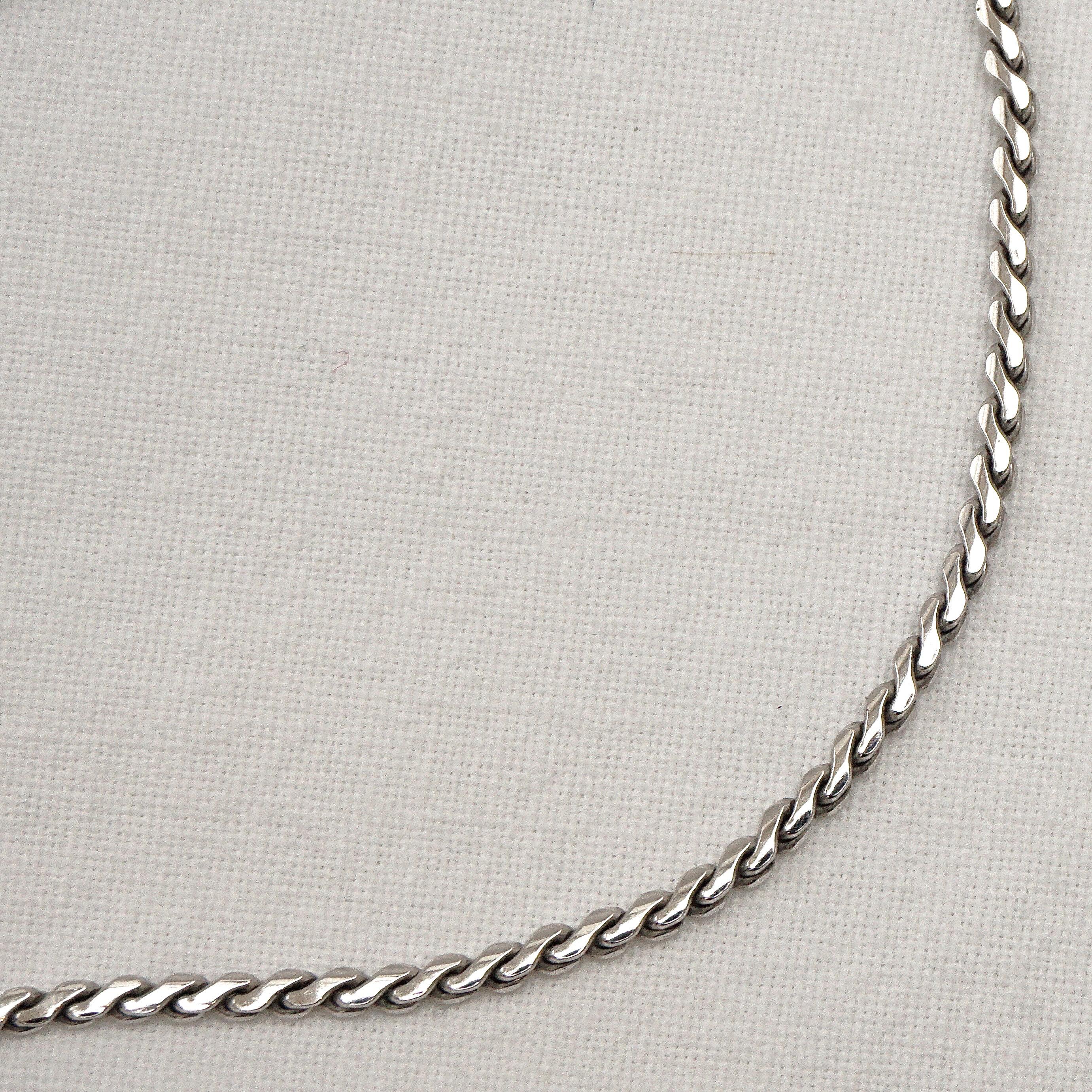 Conjunto de collar y pendientes de diamantes de imitación con diseño de hojas superpuestas de oro blanco de 14 quilates Krementz en venta 6