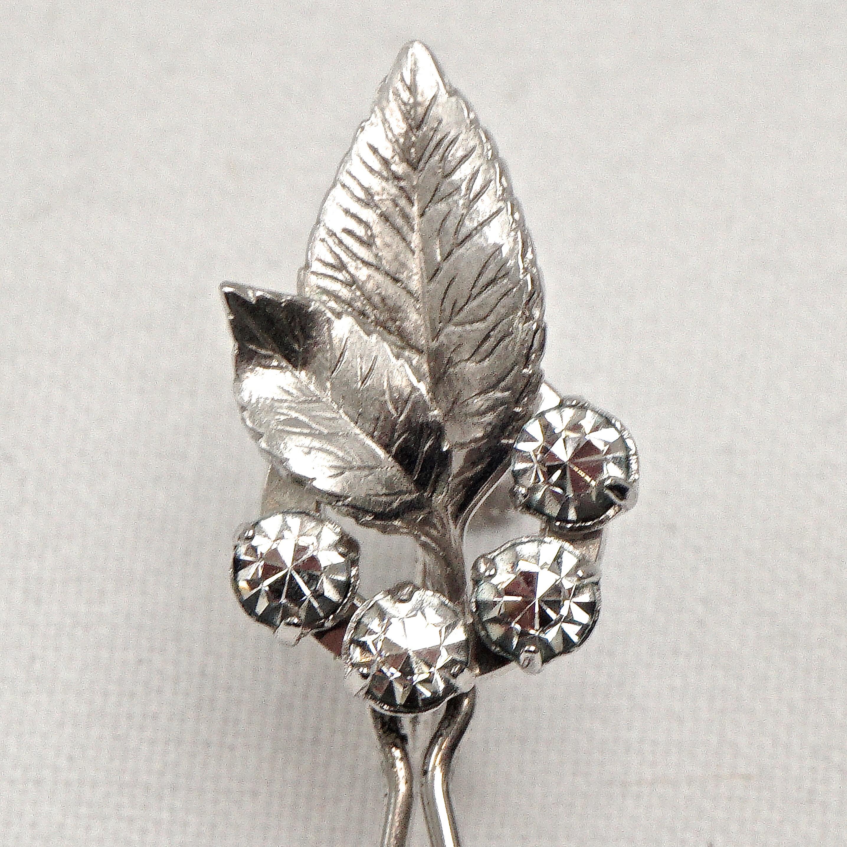 Krementz 14K White Gold Overlay Leaf Design Rhinestone Necklace and Earring Set For Sale 7