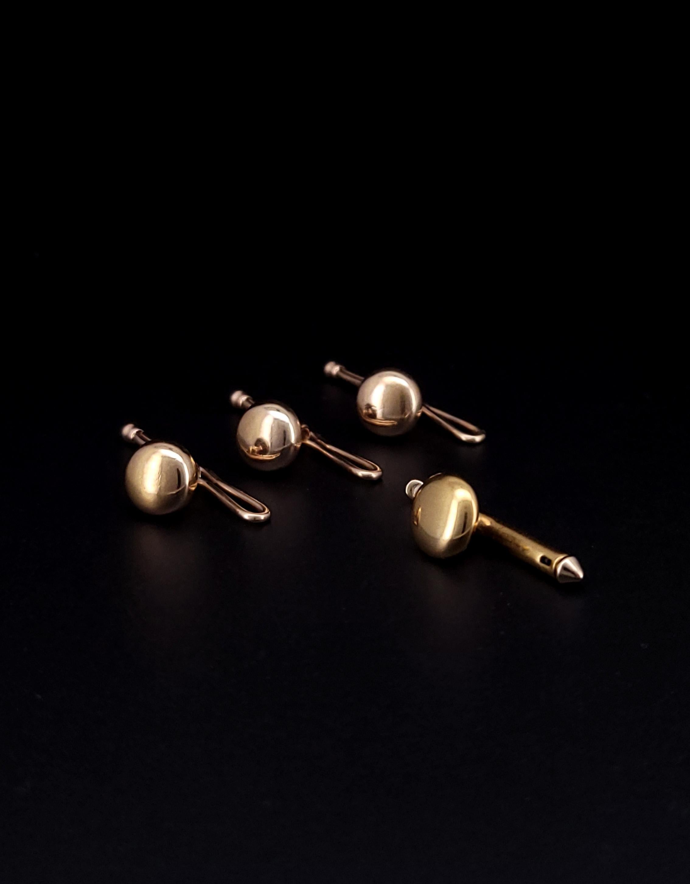 BOTONES KREMENTZ ANTIGUOS DE LOS AÑOS 30 EN ORO AMARILLO DE 14 QUILATES

Material: oro amarillo de 14 quilates
Peso: 3,6 gramos en total
Longitud: 25,8 mm
Diámetro: 7,2 mm

PVP: 4,500