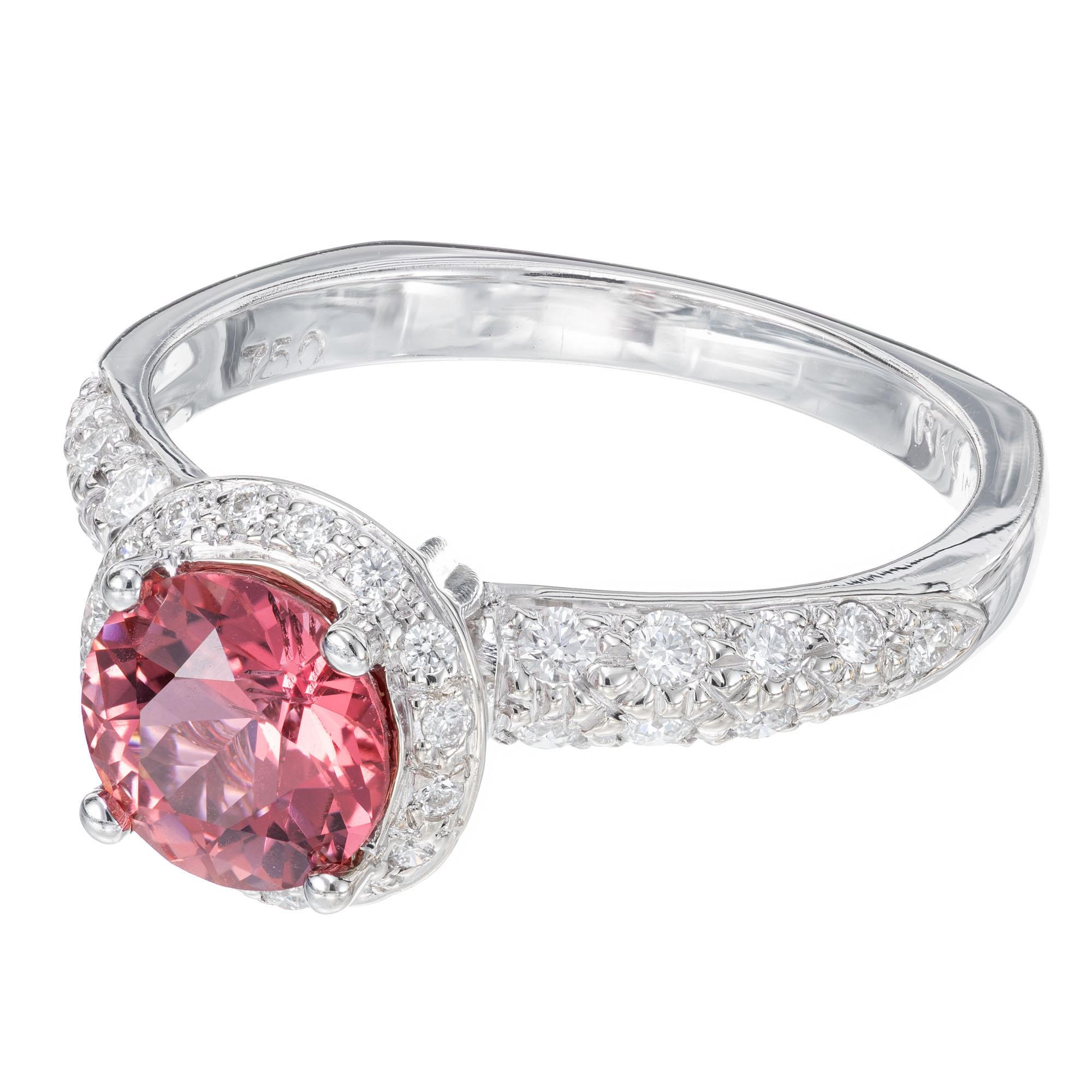 Taille ronde Krementz Bague de fiançailles en or avec halo de diamants et saphir rose de 1,37 carat certifié GIA en vente