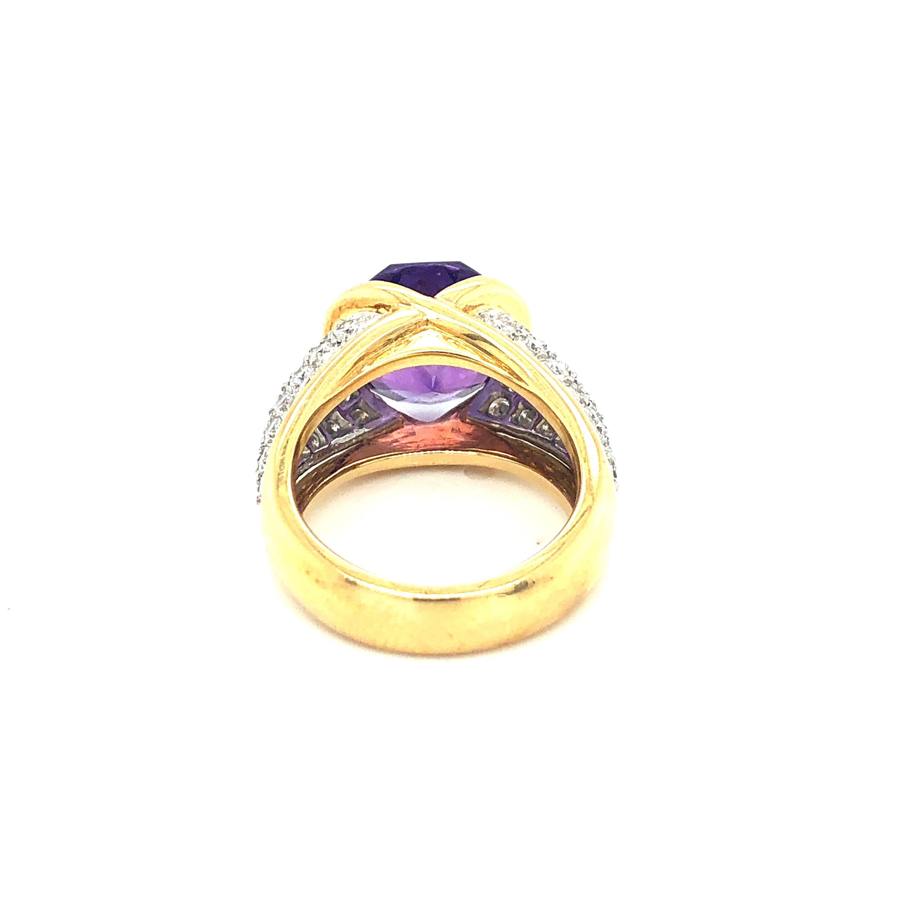 Platin- und Gelbgold-Ring mit Amethyst und Diamanten (Rundschliff) im Angebot