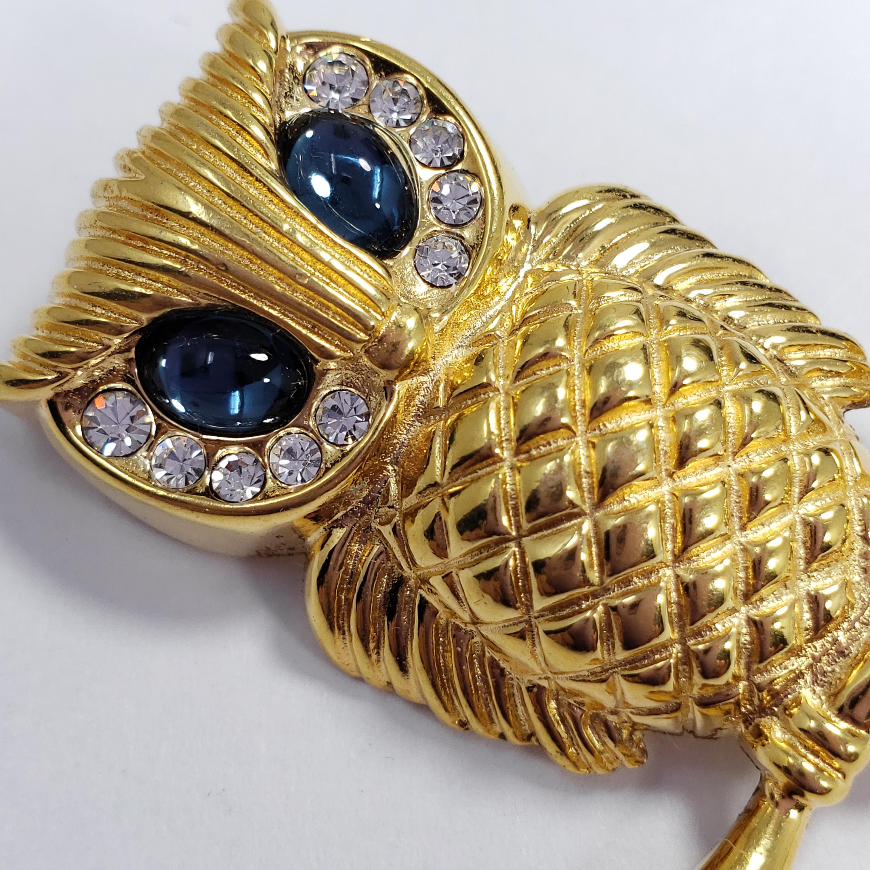 Krementz Rhinestone Sapphire and Clear Crystal Owl in Gold, Vintage 1900s In Good Condition In Milford, DE