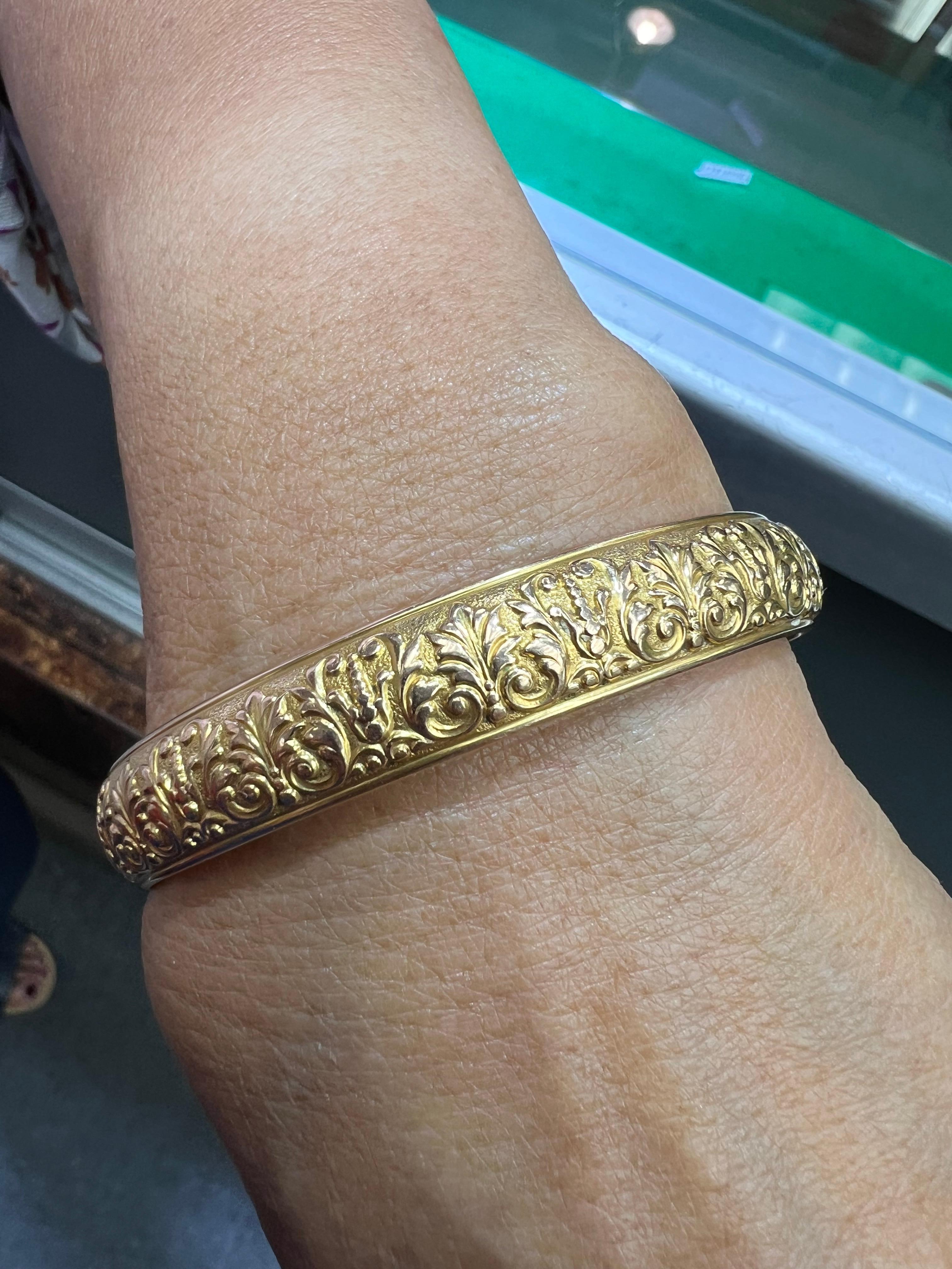 Round Cut Krementz Sapphire Yellow Gold Antique Slip-On Bangle Bracelet