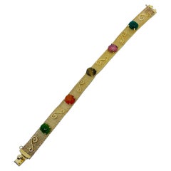 Pulsera de diseño vintage firmada por KREMENTZ, con escarabajo tallado en piedra preciosa y acabado dorado