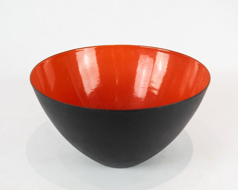 Krenit bowl by Herbert Krenchel in black metal and red enamel from the 1960s. The bowl is in great vintage condition.
 
