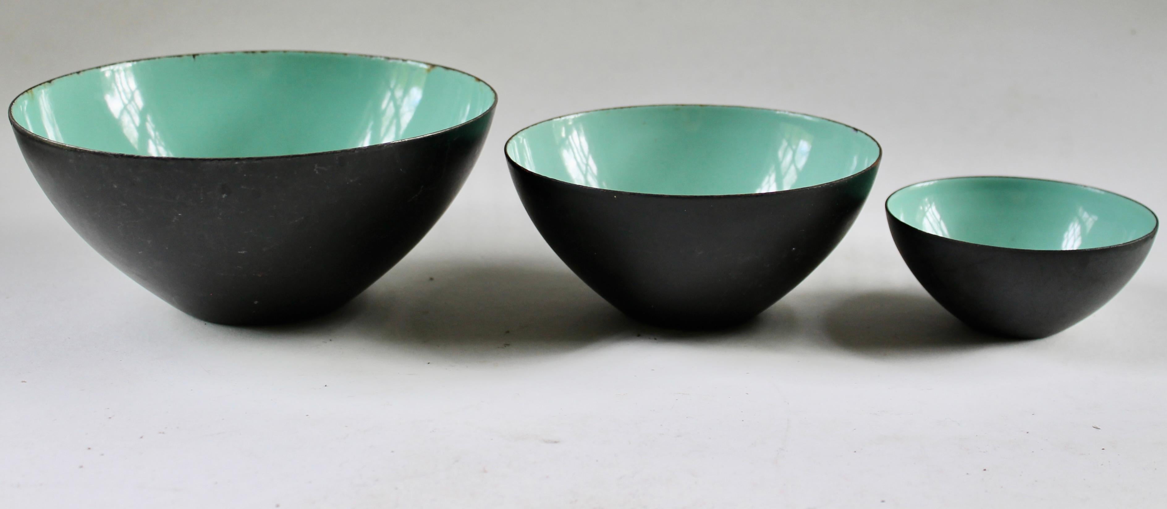 Krenit-Schalen, 5 Original-Schalen aus türkisfarbener Emaille, Herbert Krenchel entworfen (Geschwärzt) im Angebot