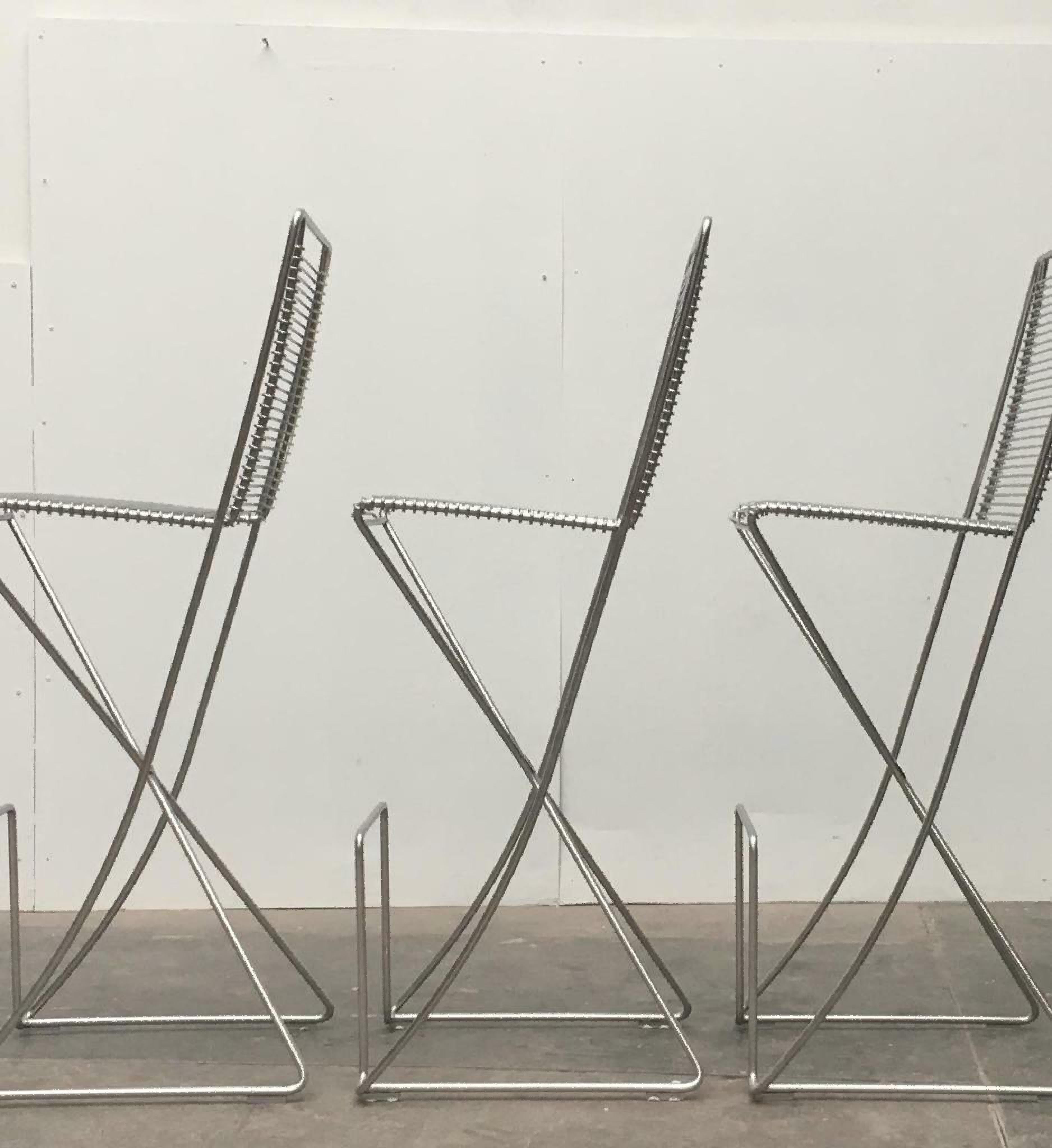 Very rare original Till Behrens Kreuzschwinger kitchen or bar stools of the  2nd generation.

Elegant design classic by Prof. Till Behrens in the newer 2nd generation with changes in construction. Kreuzschwinger bar stools of the 2nd generation are