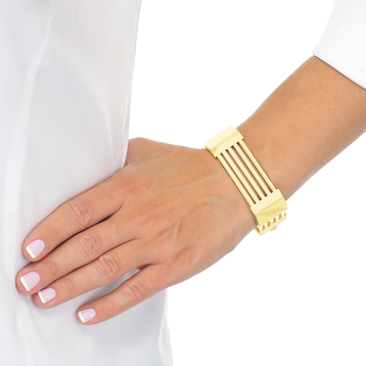 Kria Modernist Gold Bracelet In Excellent Condition In Litchfield, CT