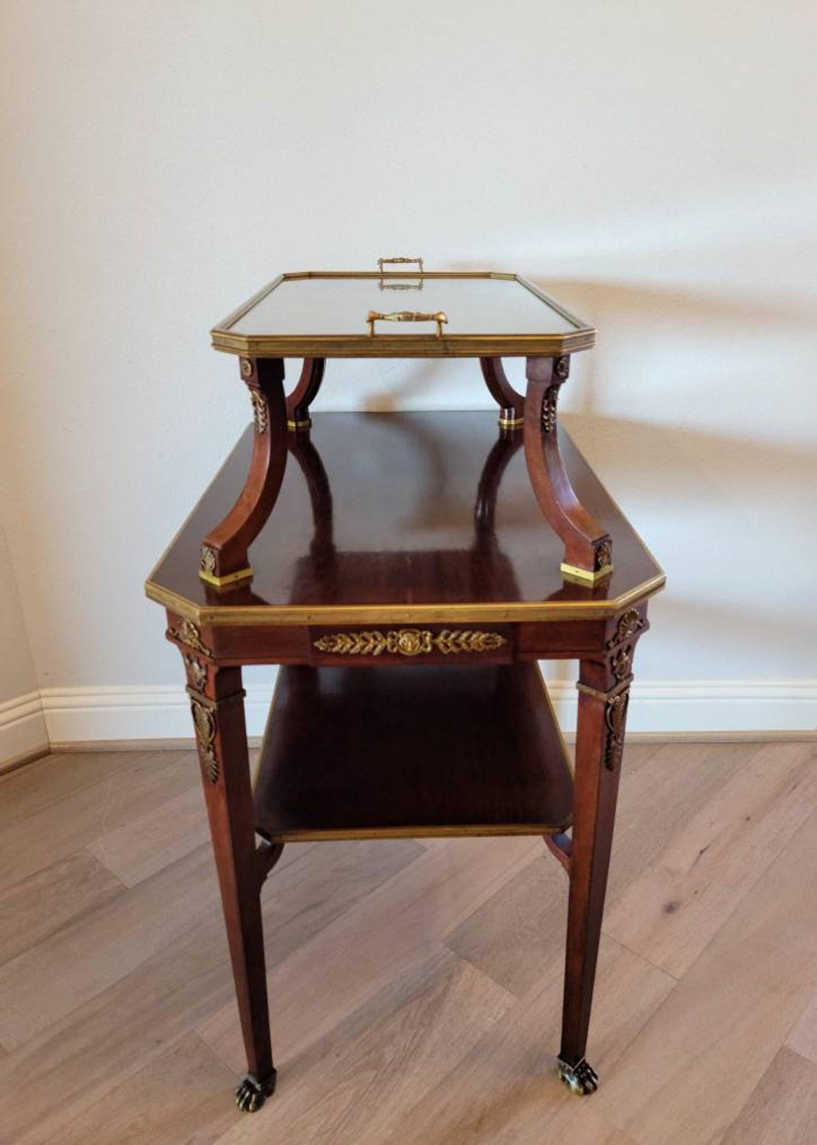 Français Ancienne table à thé à plateau à étages de style Empire français signée Krieger en vente