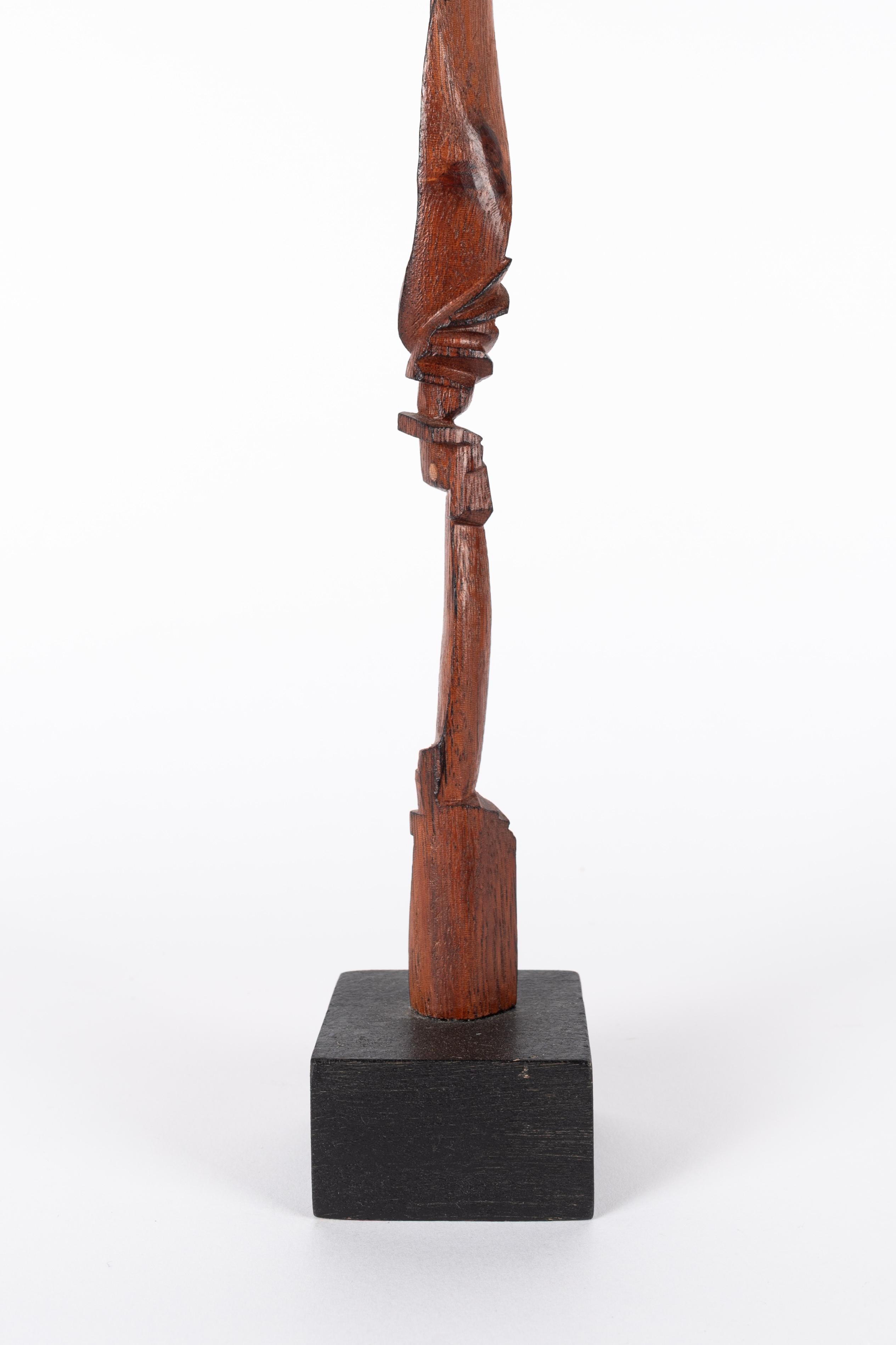 Scultura astratta in legno sottile (di un uomo?) in vendita 2