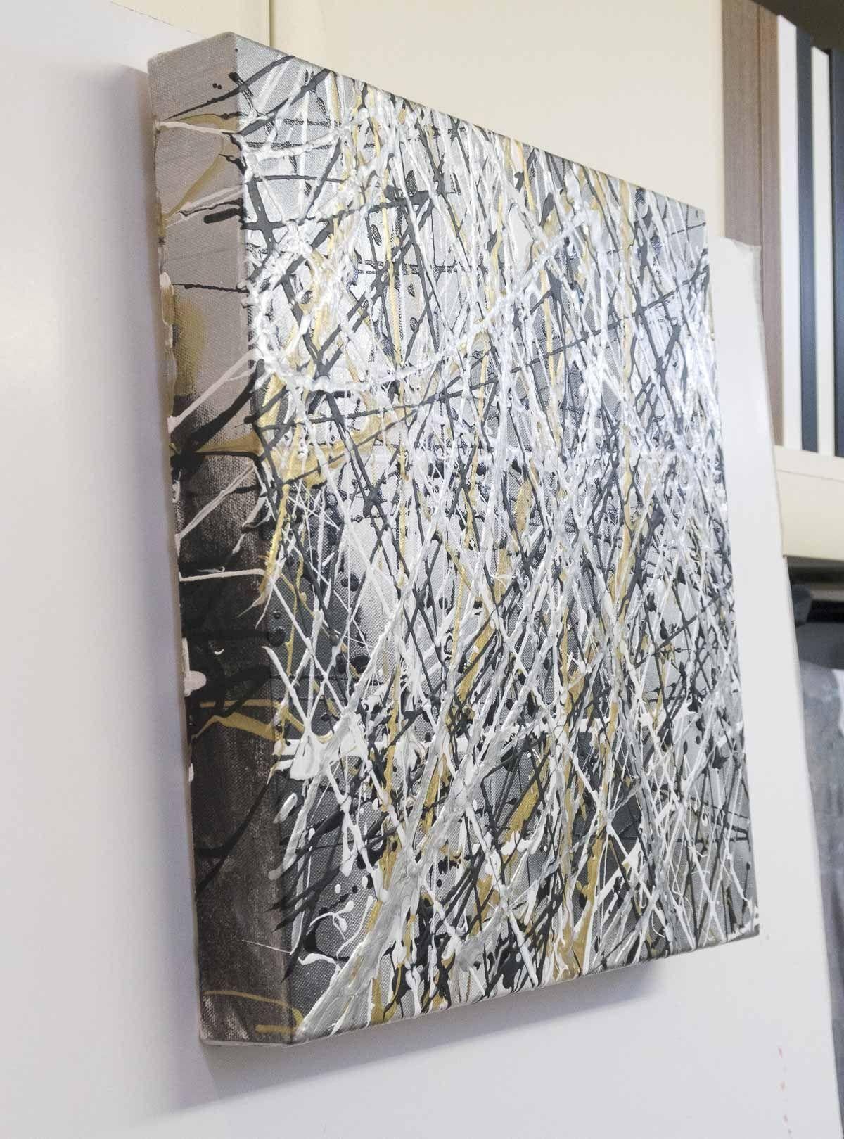 Inspirado, Pintura, Acrílico sobre lienzo - Abstract Painting Gris de Kris Mercer