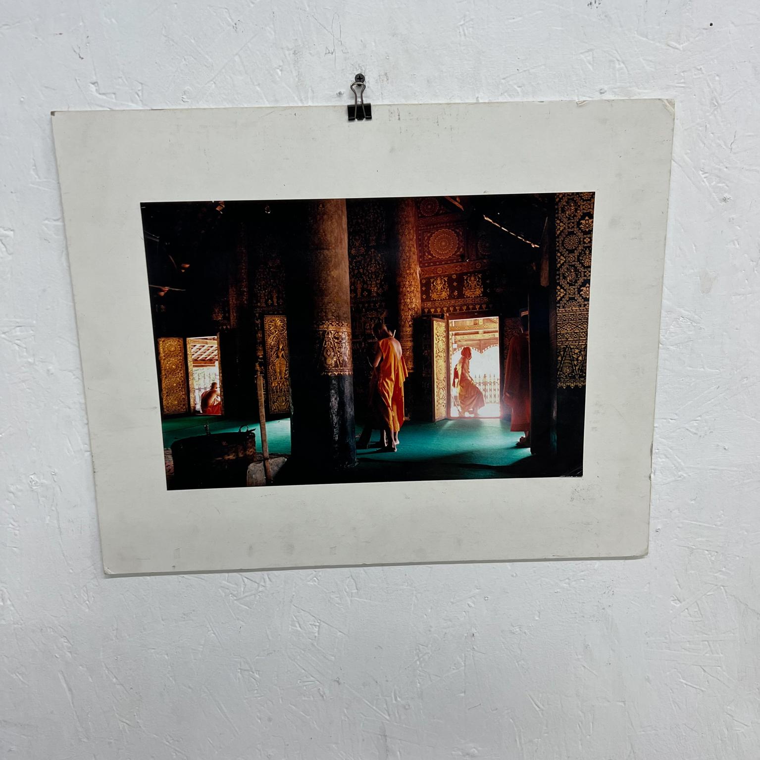 Photo couleur du temple du moine Krishna
20 x 16 art 15 x 10
État vintage original non restauré, le tapis est sale.
Voir les images .

