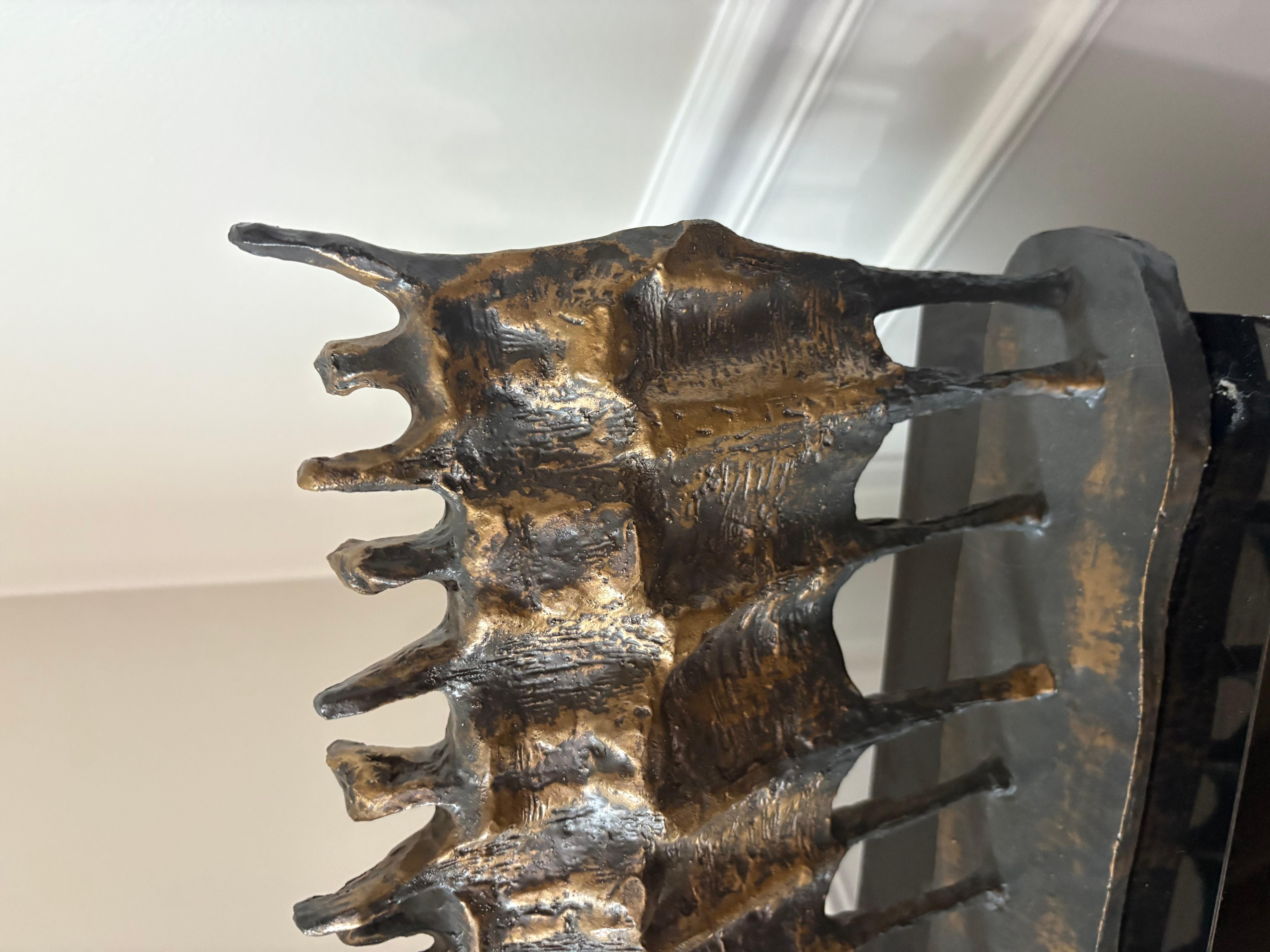 Krishna Reddy Escultura brutilista titulada
La Visión 15 X 11 comprada en el folleto de la galería del artista incluía firmada
Claramente sobre la escultura
Estado : en excelente estado