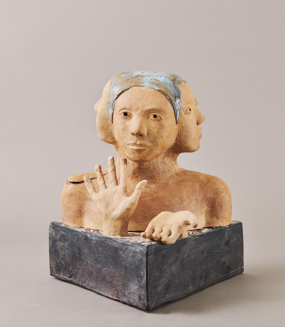 Vier Drei-Drei-Eins-Skulptur, zeitgenössische surrealistische Keramikskulptur des 21. Jahrhunderts
