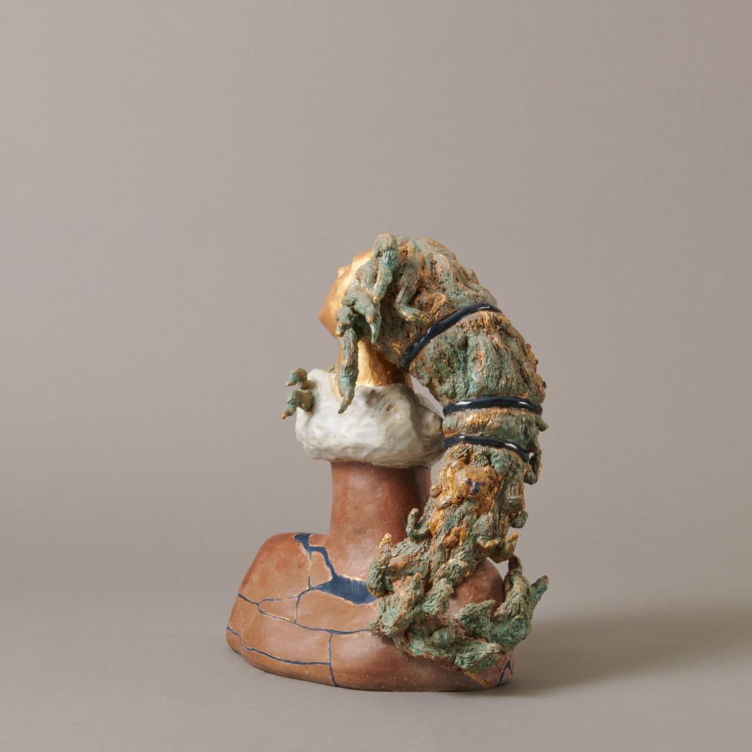 Venus mit Koalas in ihren Haaren, zeitgenössische Keramikskulptur des 21. Jahrhunderts (Zeitgenössisch), Sculpture, von Kristen Newell