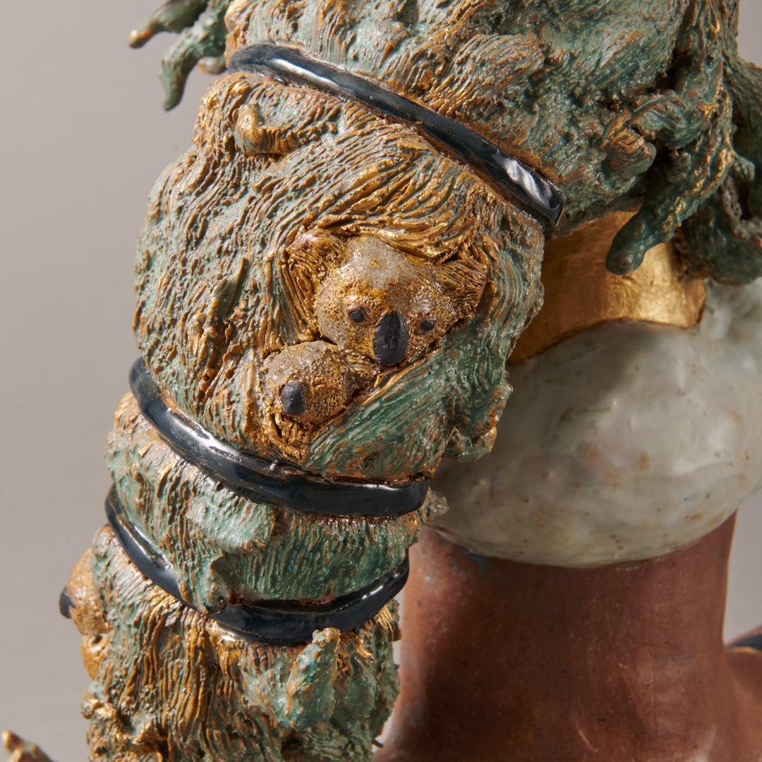Venus mit Koalas in ihren Haaren, zeitgenössische Keramikskulptur des 21. Jahrhunderts im Angebot 2