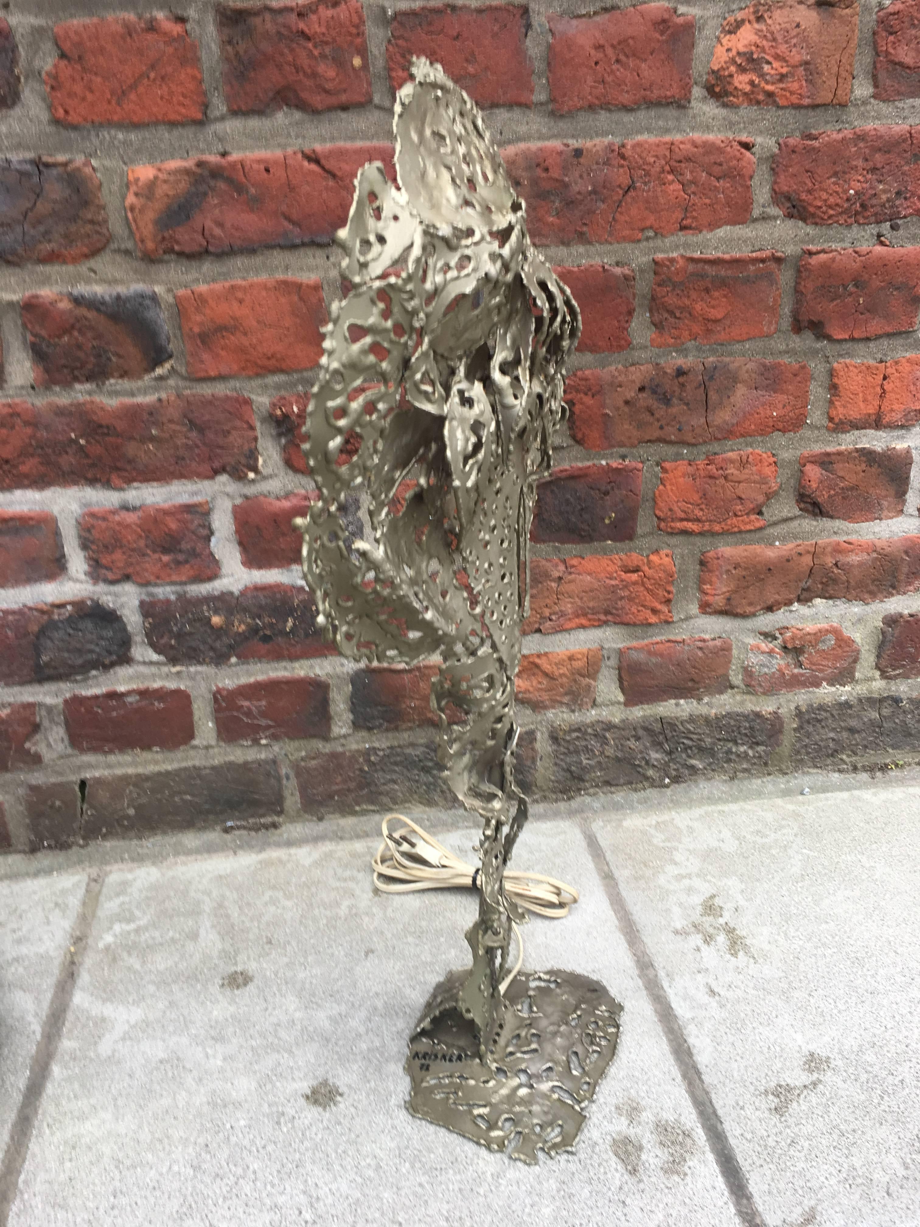 Krister Krister, brutalistische Skulpturlampe aus weißem Metall, um 1970, signiert (Brutalismus) im Angebot