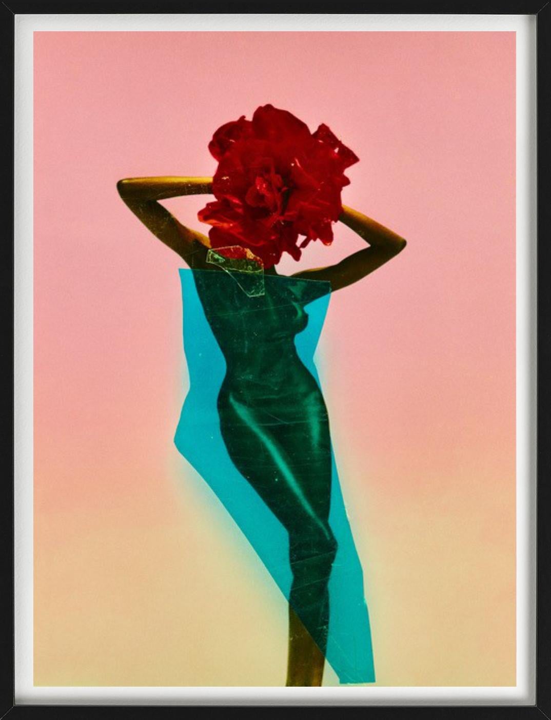 Flowerhead - Femme avec une fleur en guise de tête, Diptych Fine Arts - Contemporain Photograph par Kristian Schuller