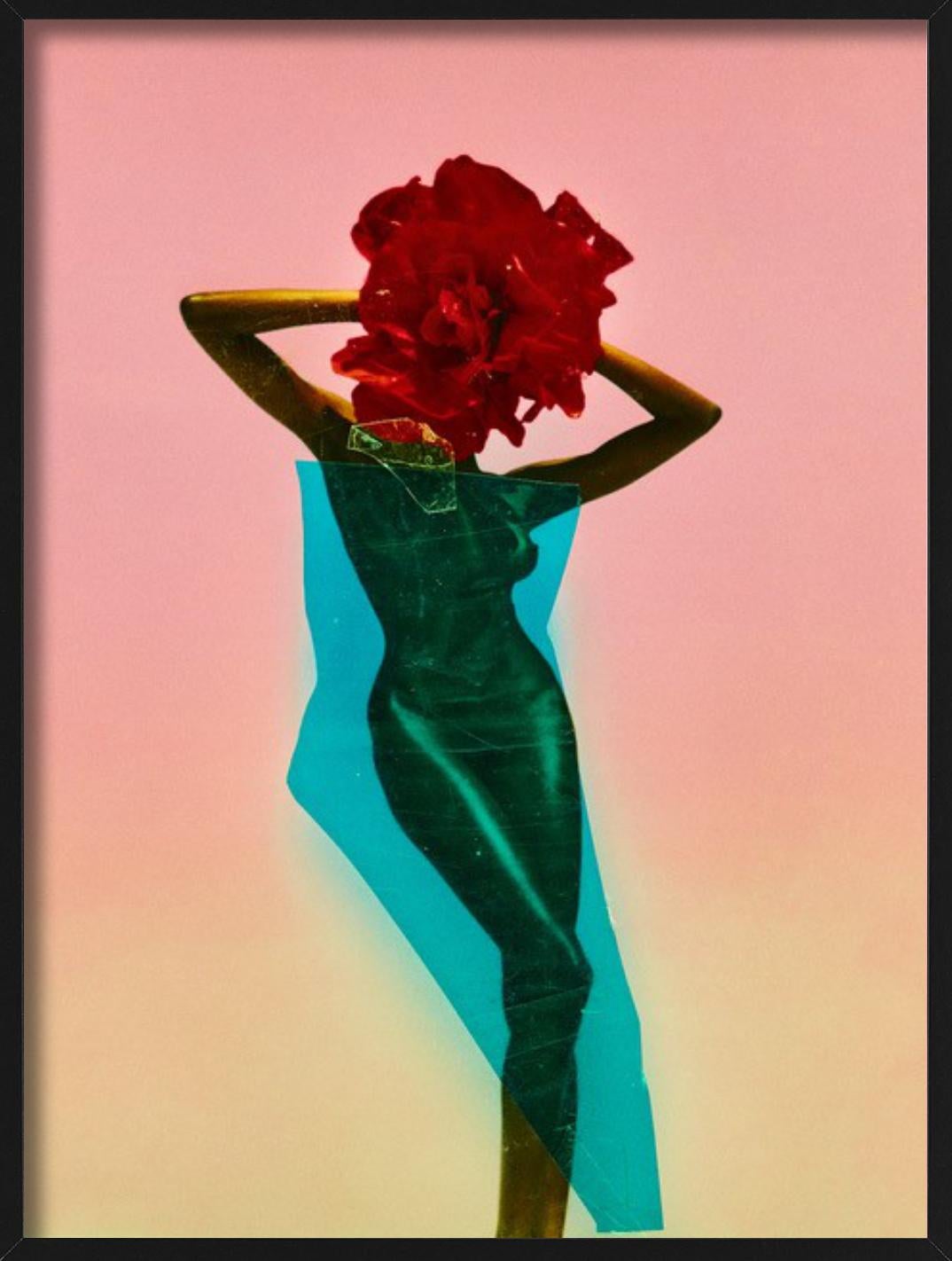 Flowerhead - Femme avec une fleur en guise de tête, Diptych Fine Arts en vente 2