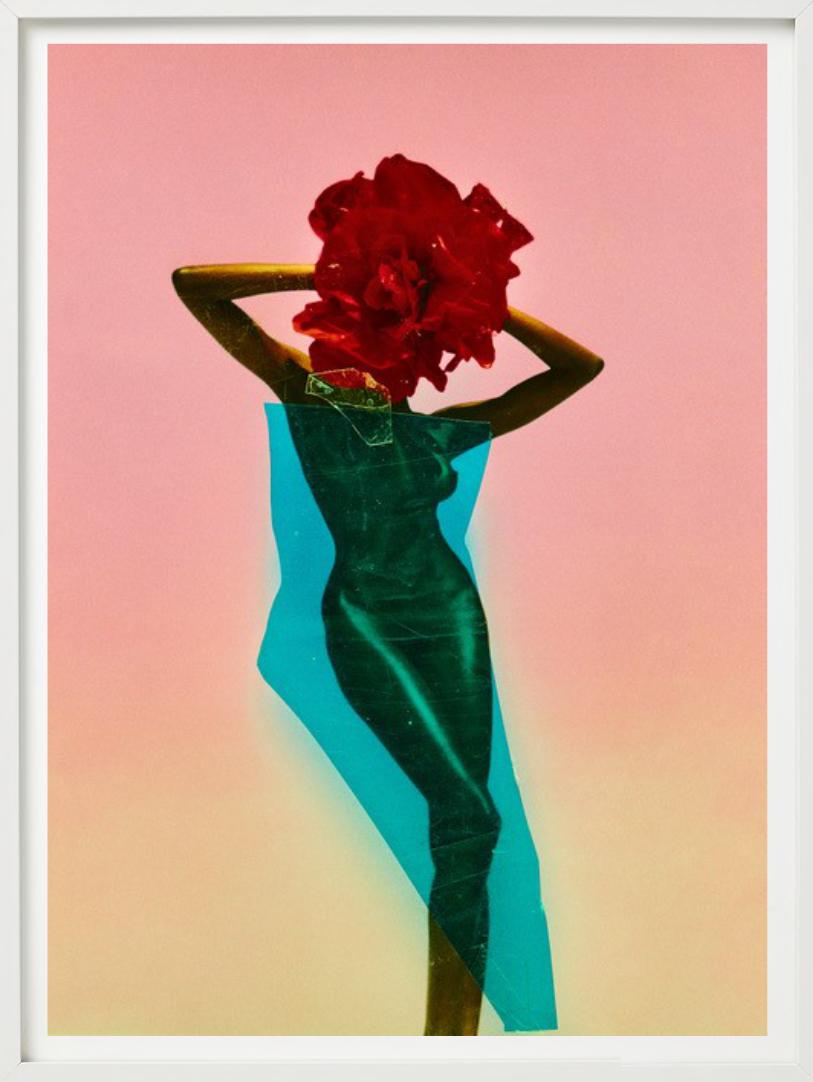 Flowerhead - Femme avec une fleur en guise de tête, Diptych Fine Arts en vente 4