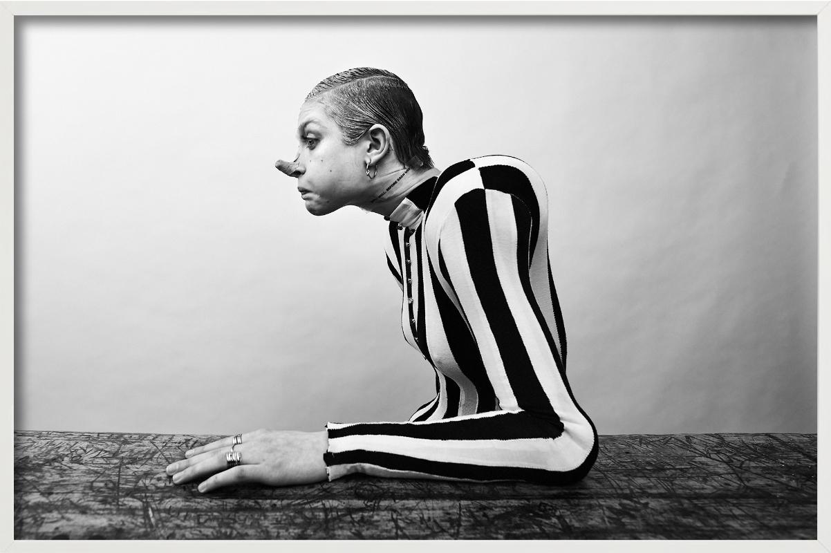 LERA ABOVA - Surreal Side Profile, photographie d'art, 2019 en vente 4