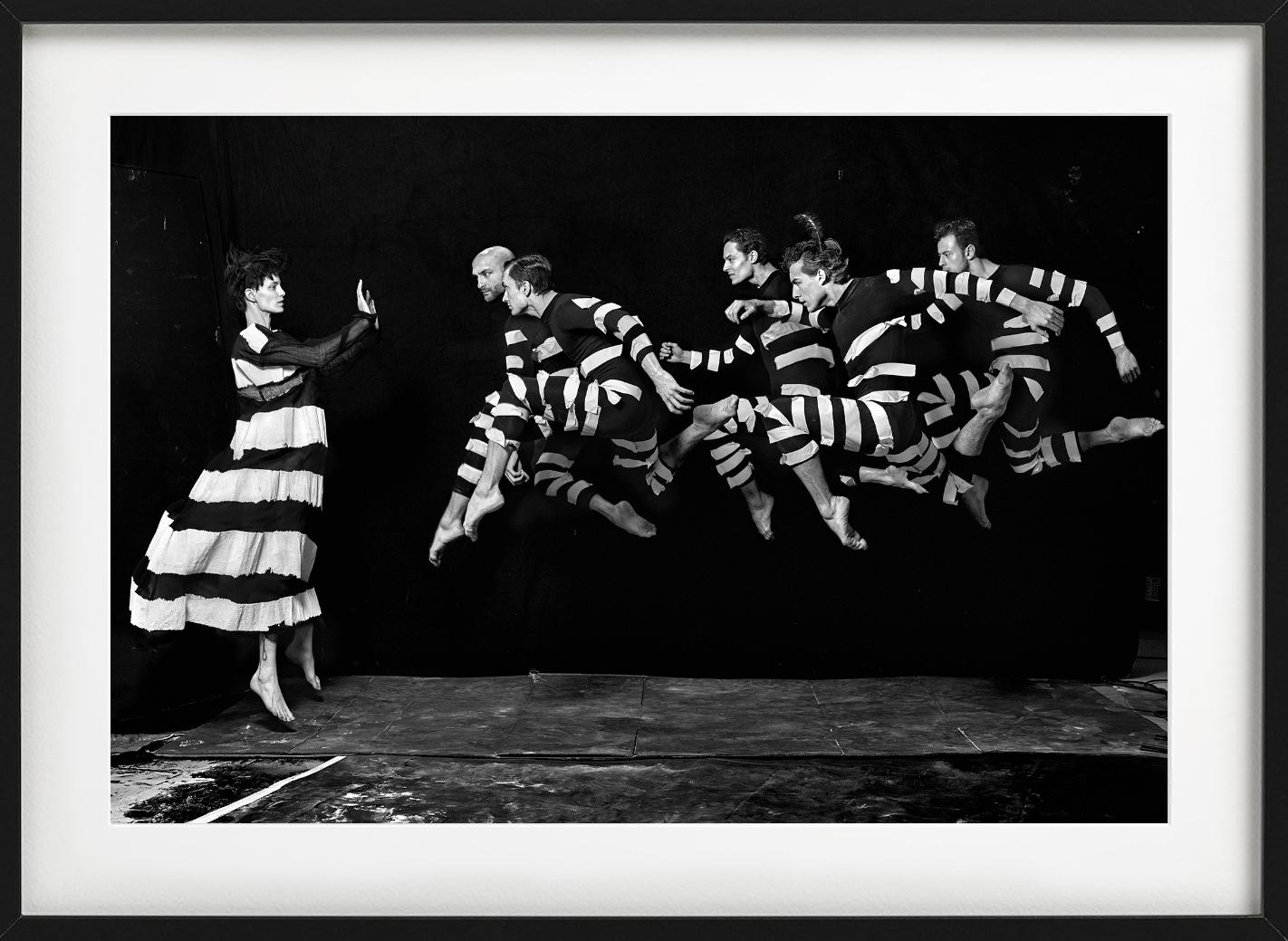 Staatsballet, Gruppensprung, Iris Strubegger, photographie d'art, 2016 - Contemporain Photograph par Kristian Schuller