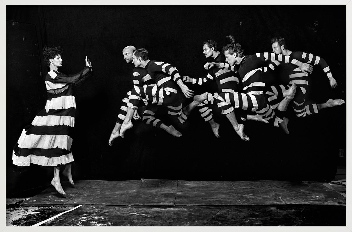 Staatsballet, Gruppensprung, Iris Strubegger, photographie d'art, 2016 en vente 3