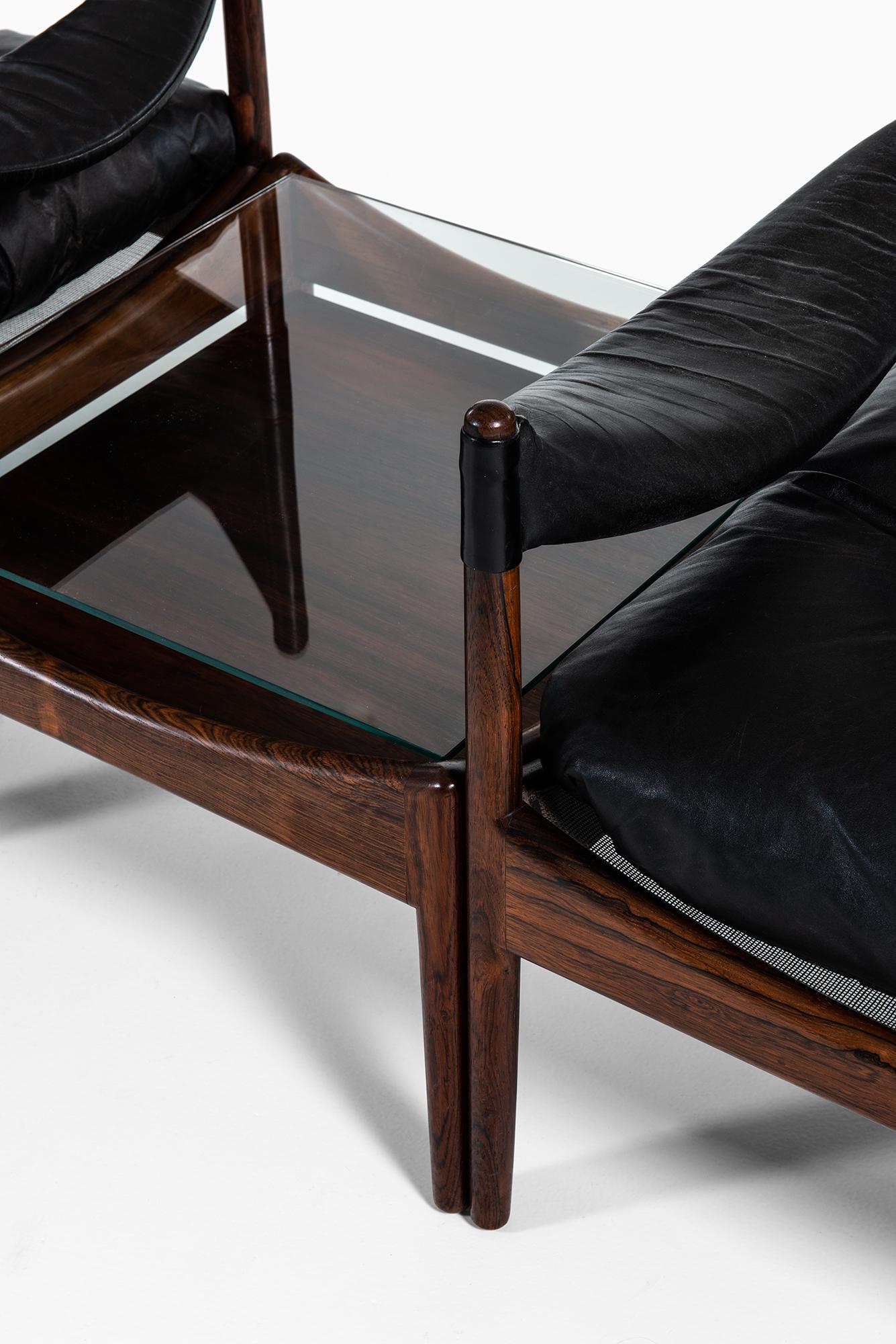 Rare ensemble de 3 fauteuils avec table d'appoint modèle Modus conçu par Kristian Solmer Vedel. Produit par Søren Willadsen møbelfabrik au Danemark.