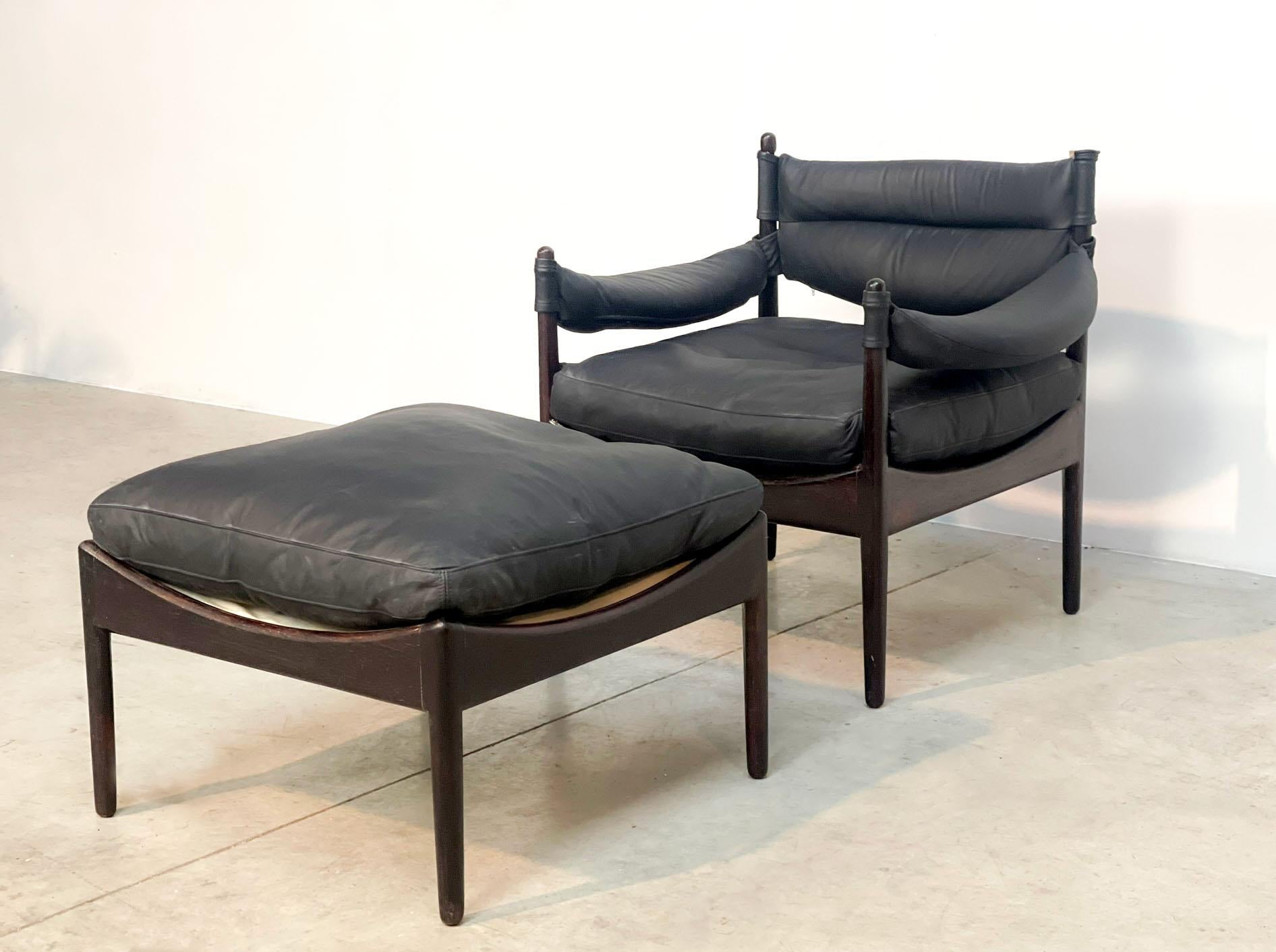 Mid century armchair with ottoman designed by Kristian Vedel for Soren Willadsen.

Its rare to find this with the matching ottoman.

The chair is in good condition.

1960s - Denmark

Dimensions:
Height: 66cm/25.98